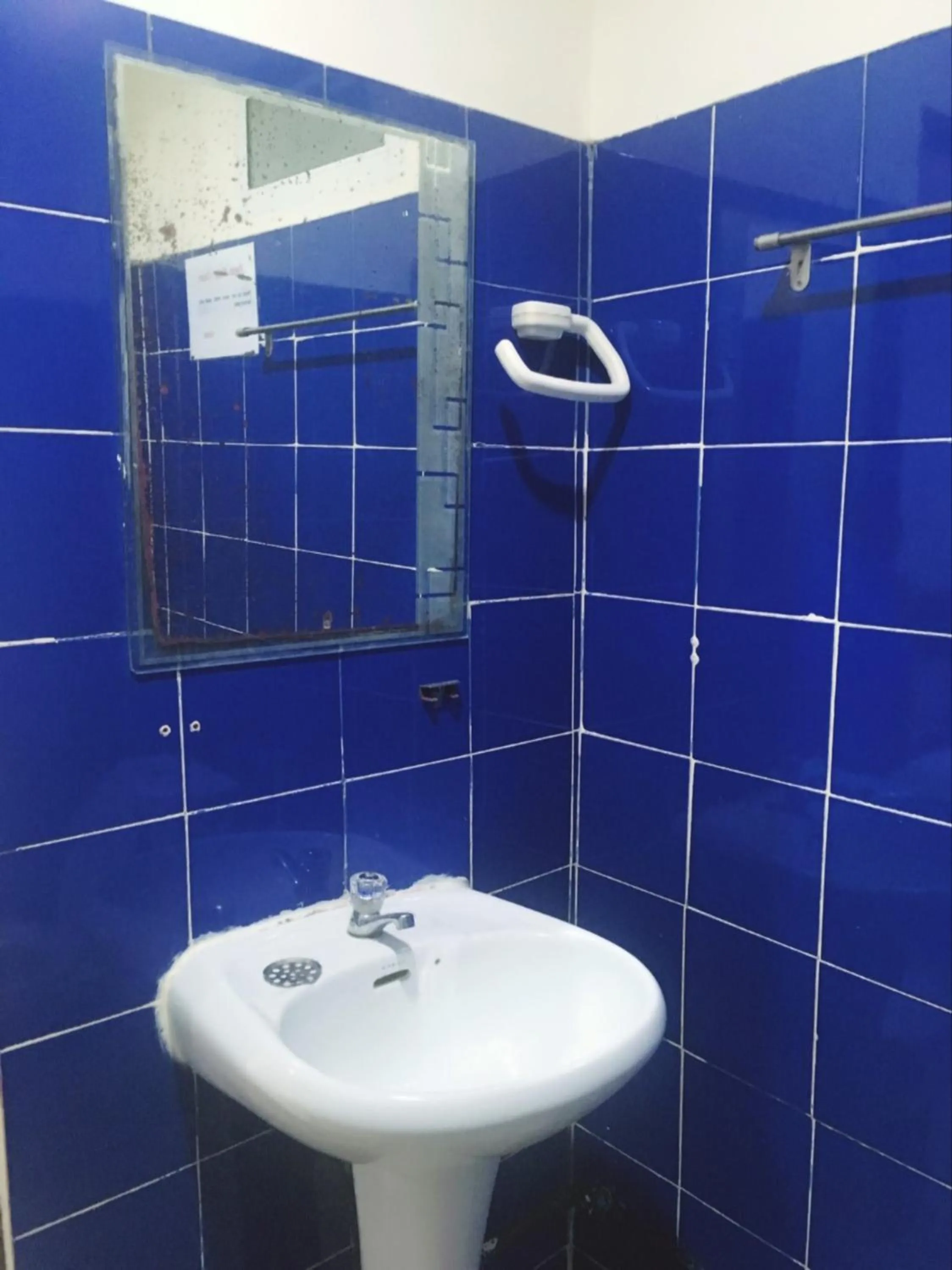 Bathroom in Golden Bee PhiPhi