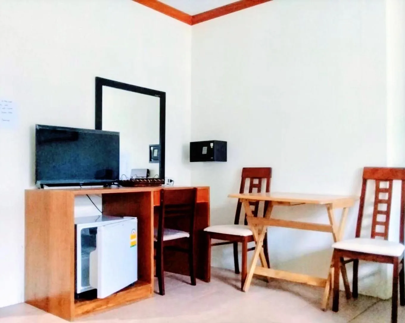 Photo of the whole room in Golden Bee PhiPhi