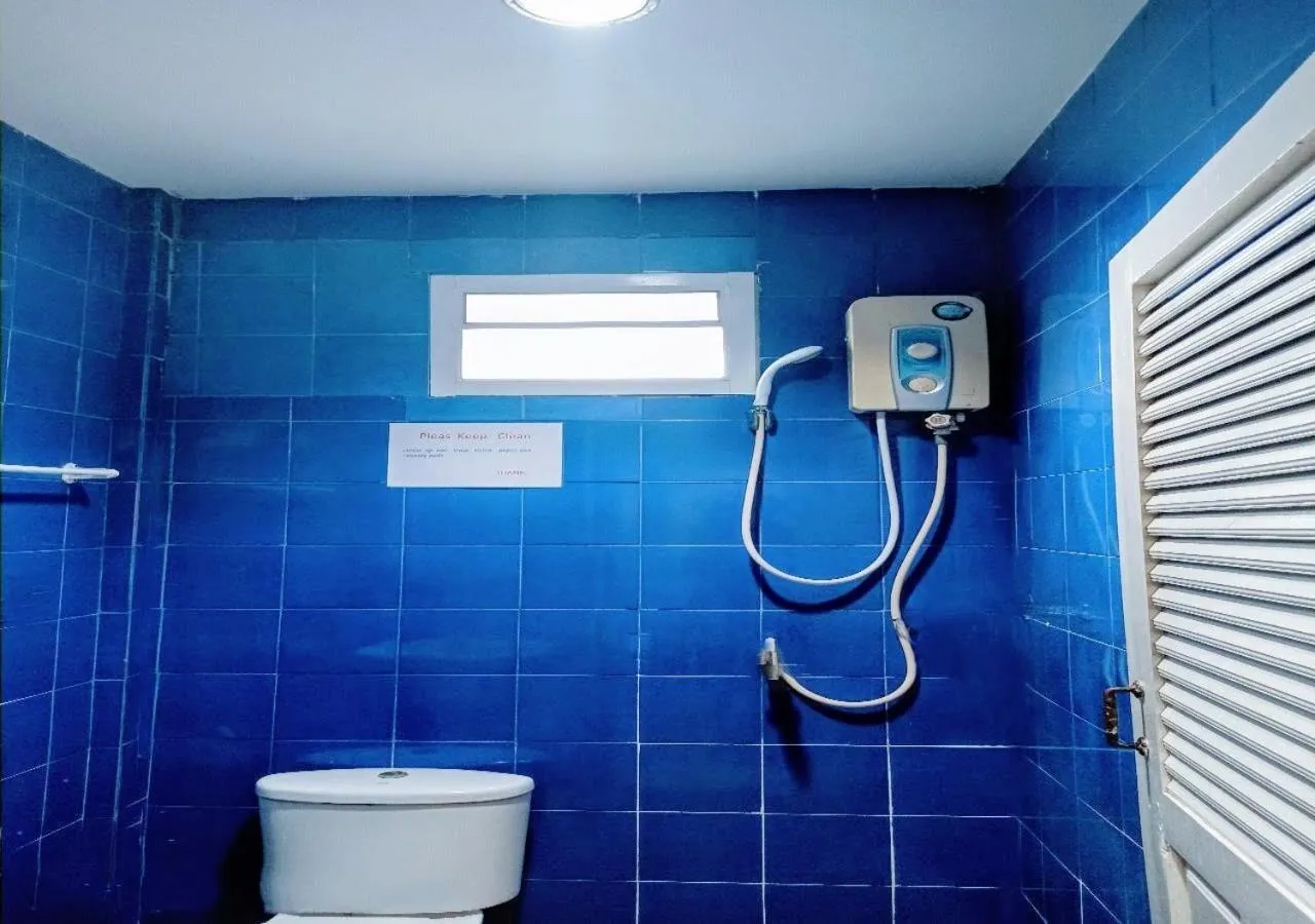 Bathroom in Golden Bee PhiPhi