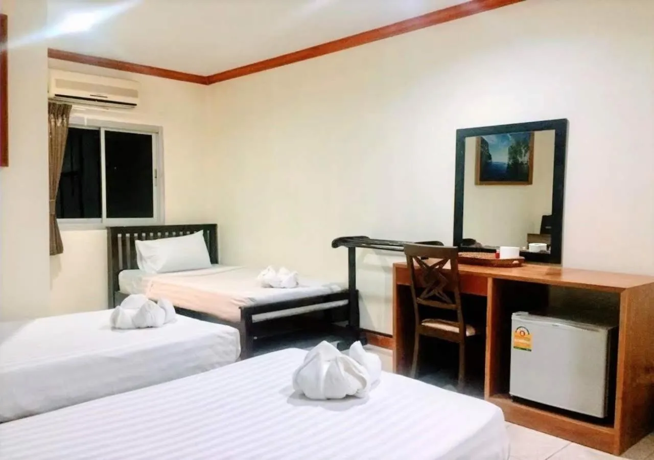 Photo of the whole room, Bed in Golden Bee PhiPhi