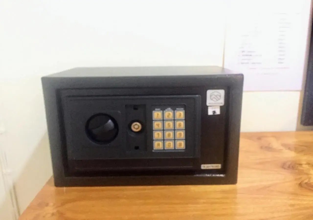 Triple Room in Golden Bee PhiPhi Triple Room in Golden Bee PhiPhi