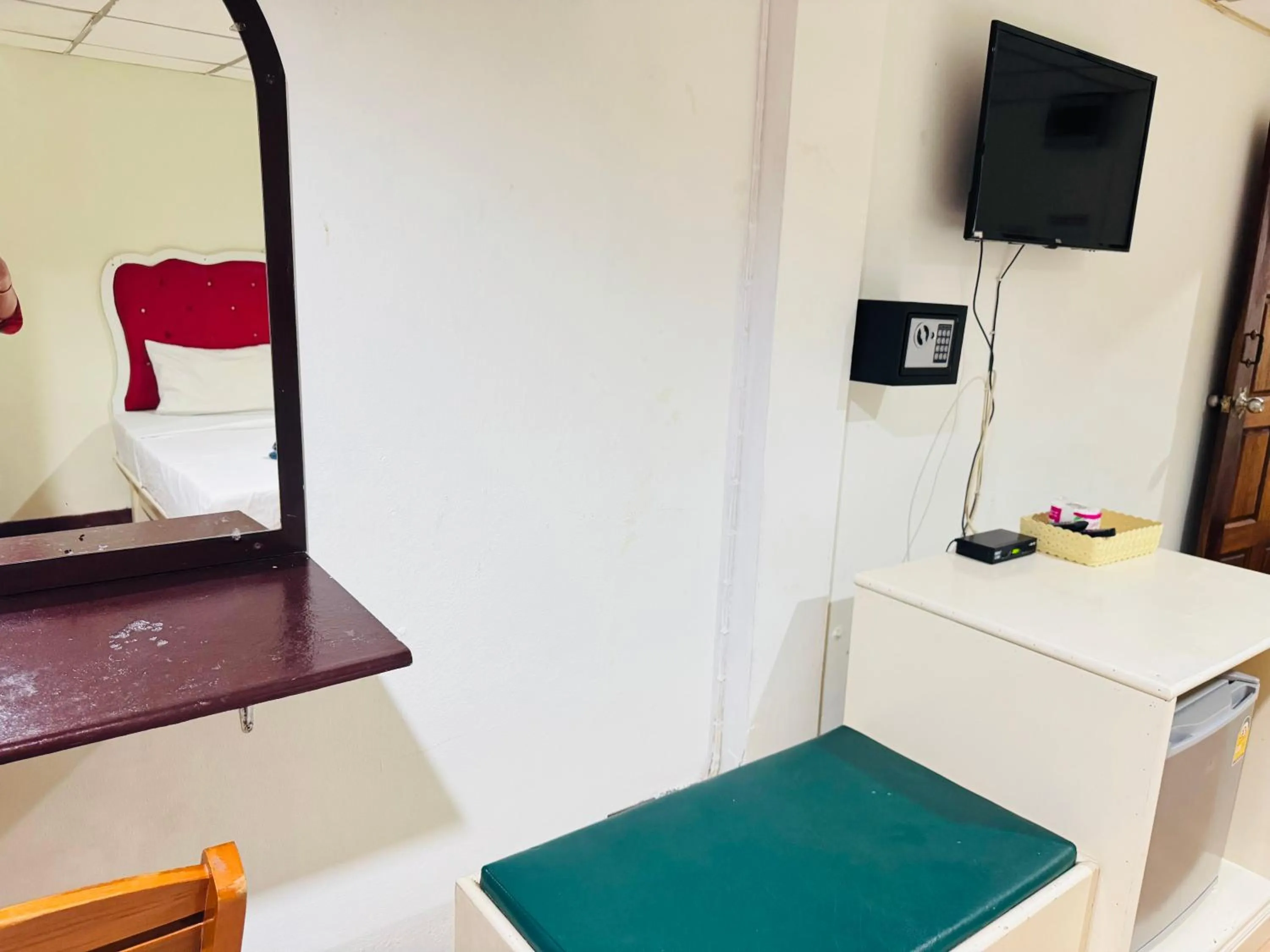 Bed in Golden Bee PhiPhi