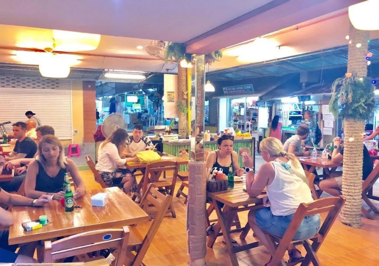Restaurant/places to eat in Golden Bee PhiPhi