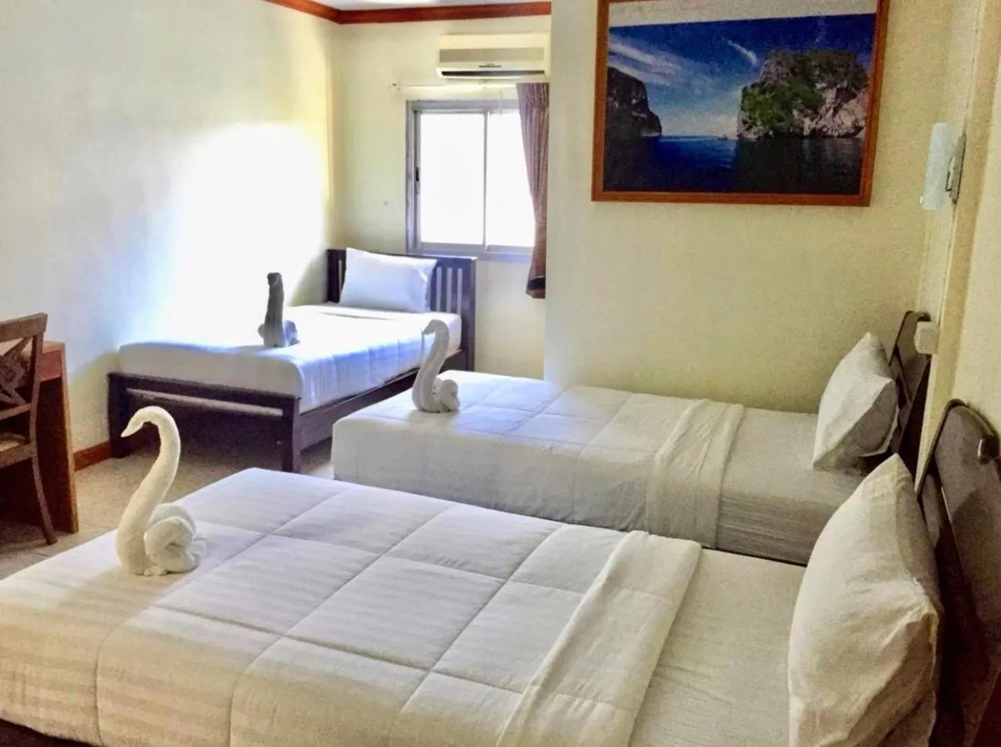 Photo of the whole room, Bed in Golden Bee PhiPhi
