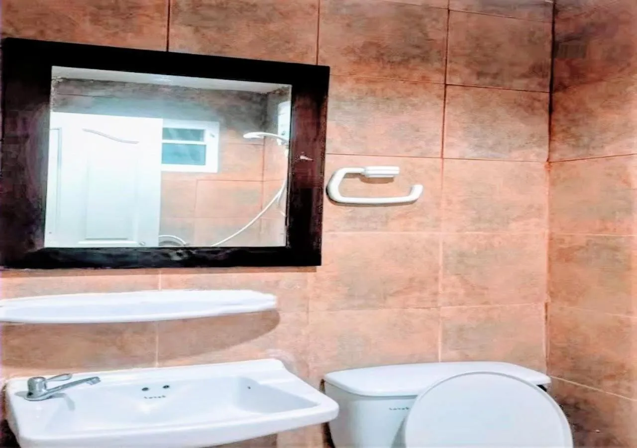 Bathroom in Golden Bee PhiPhi