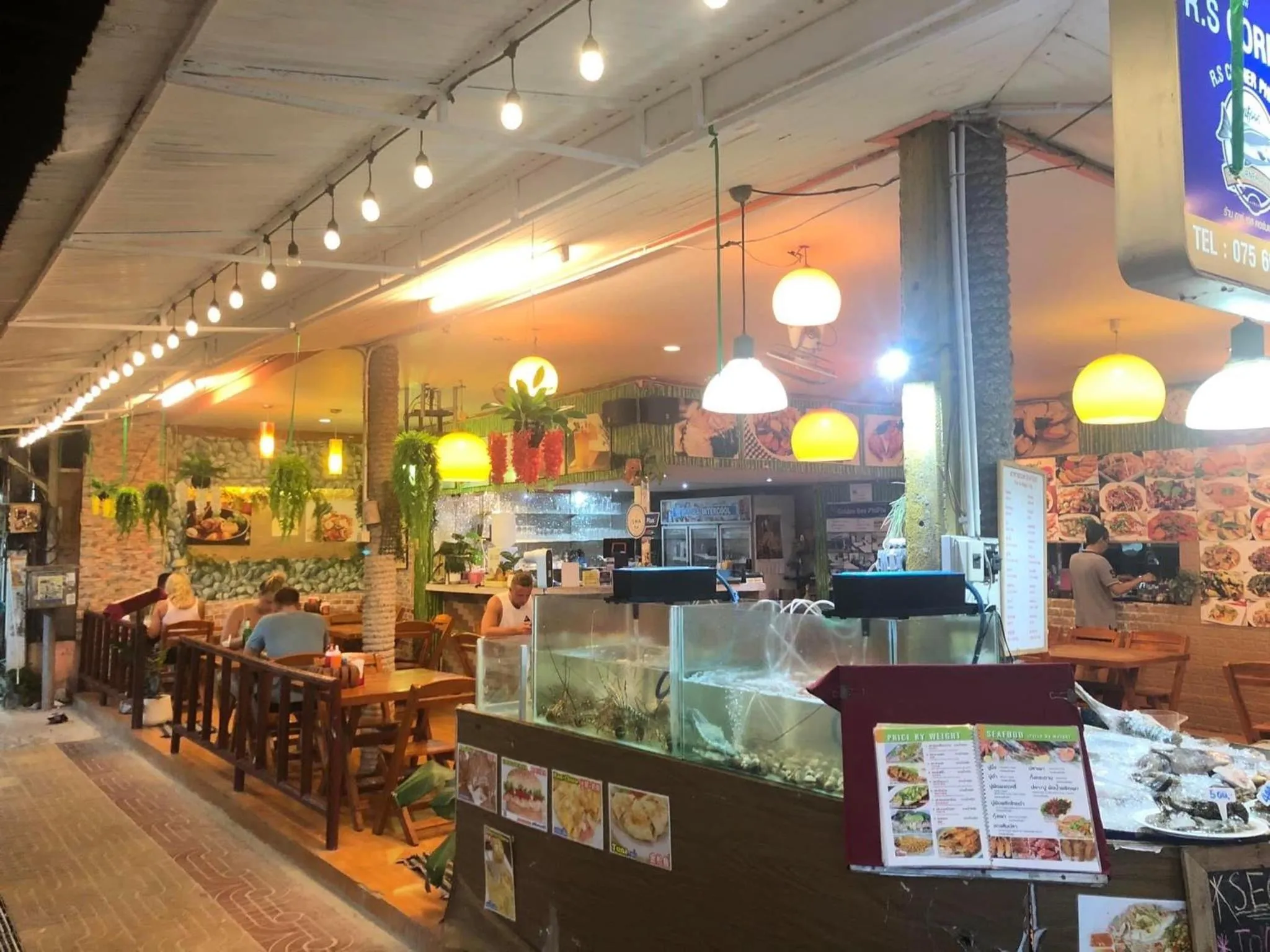 Food and drinks in Golden Bee PhiPhi