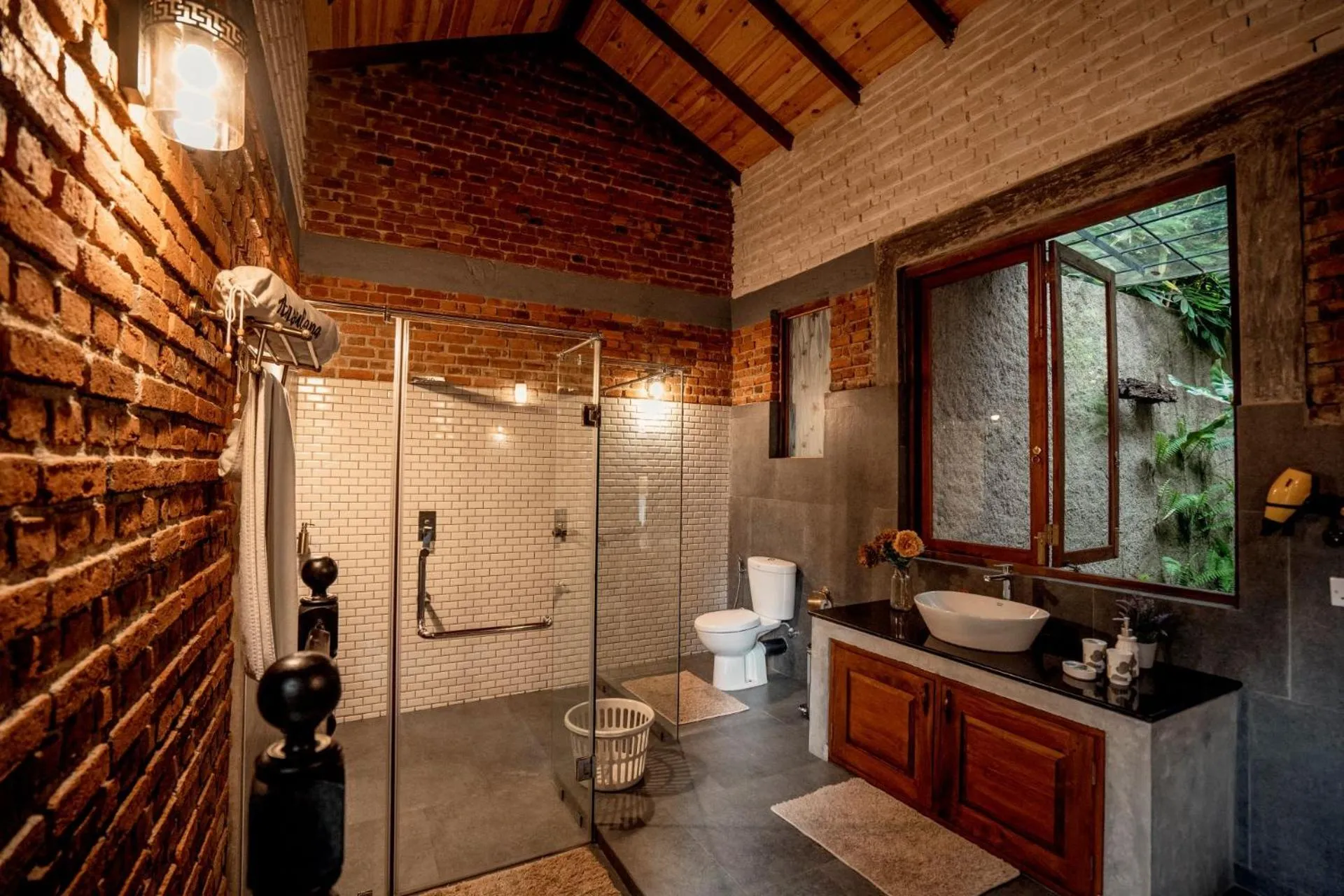 Shower in Arsulana Eco Lodge & Spa