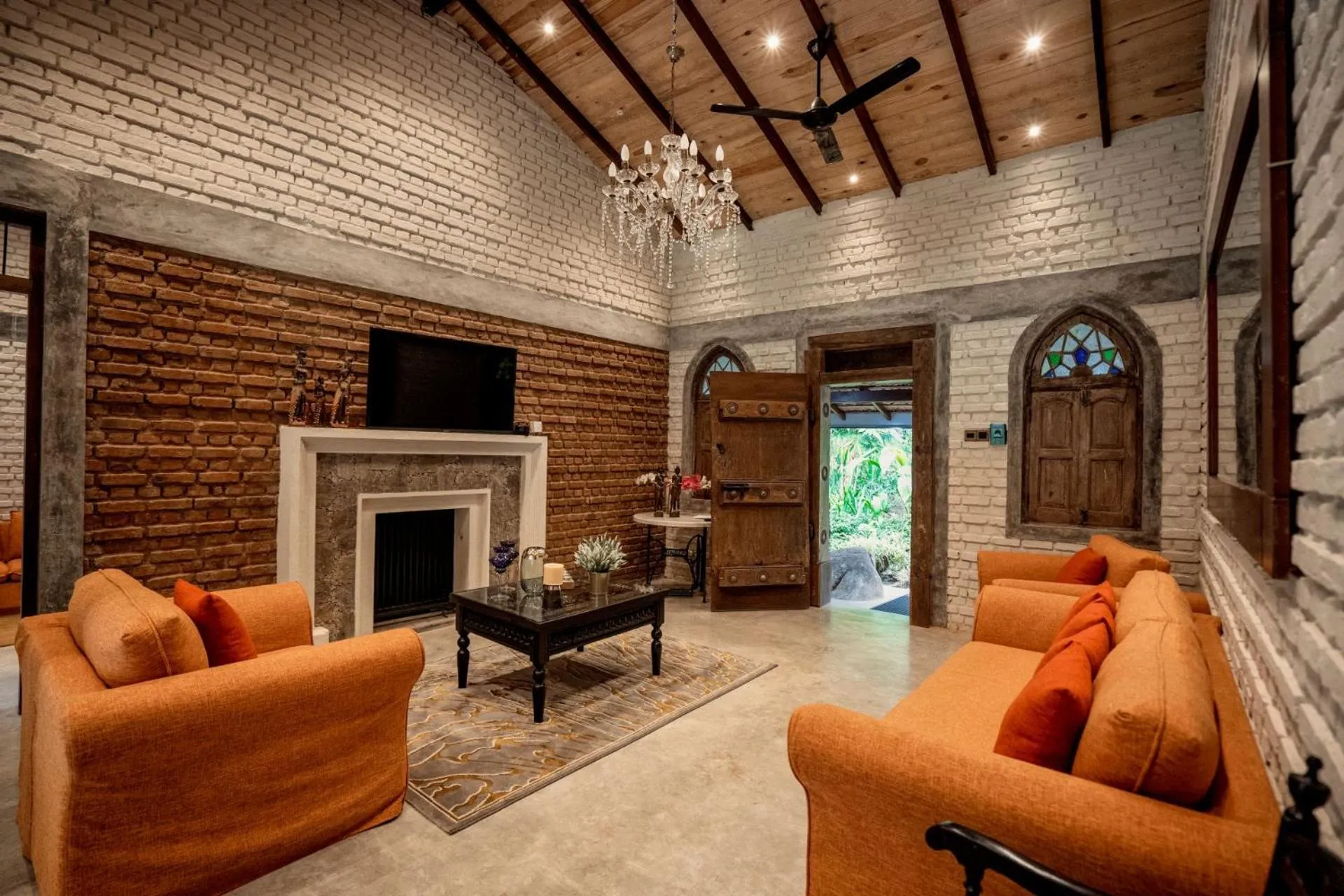 Communal lounge/ TV room in Arsulana Eco Lodge & Spa