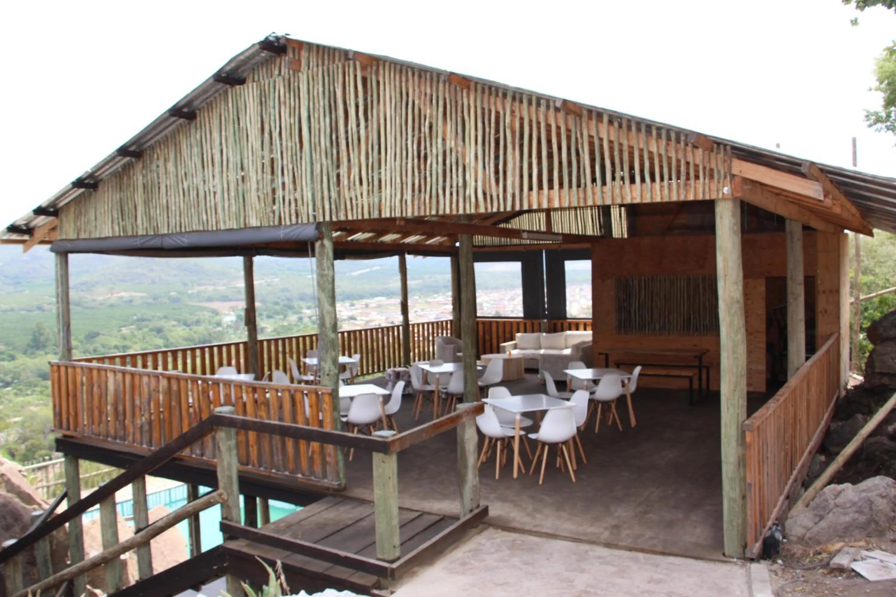 Patio in View Inn Exclusive Lodge
