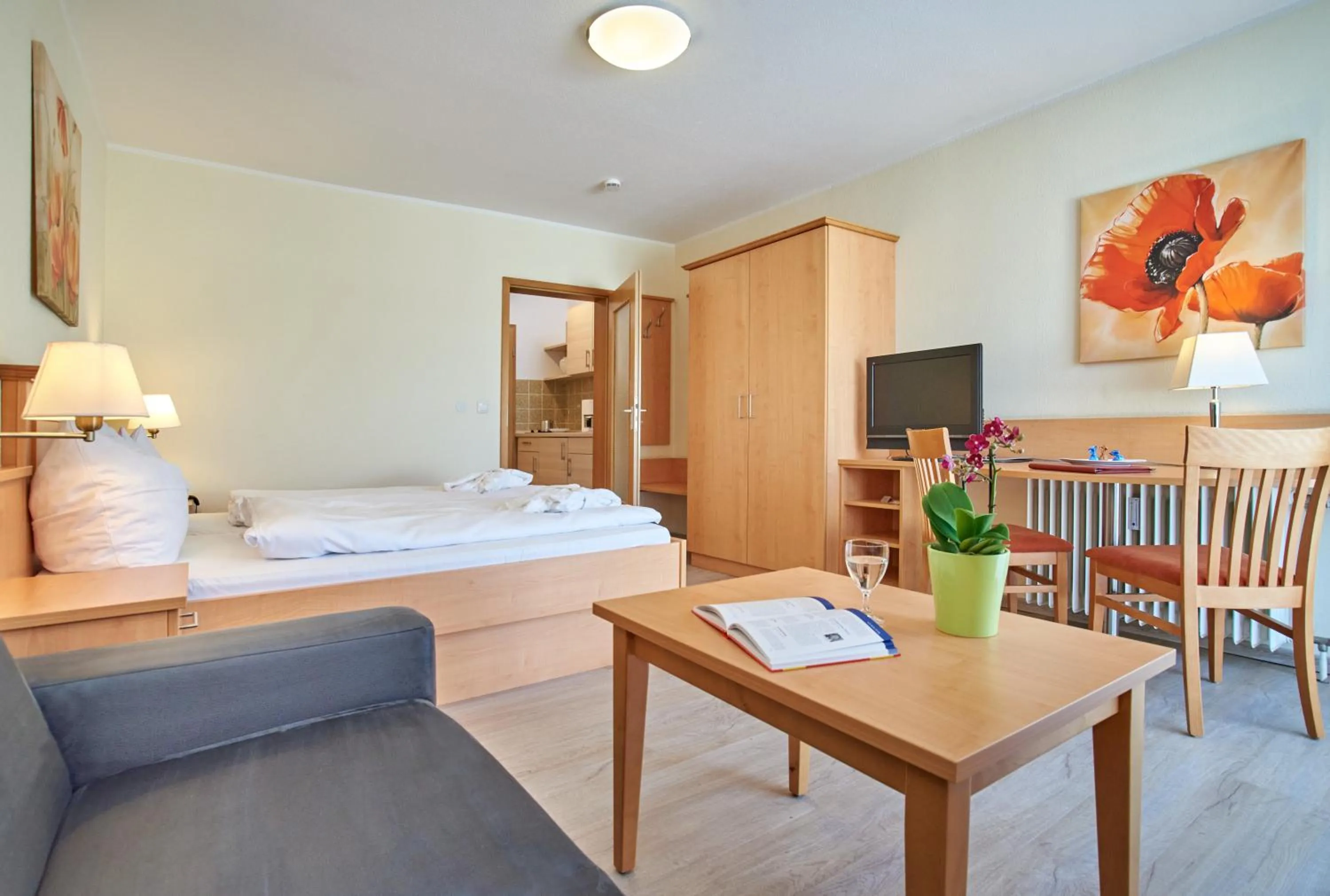 Seating area, Bed in Apparthotel Minerva Diana Octavia