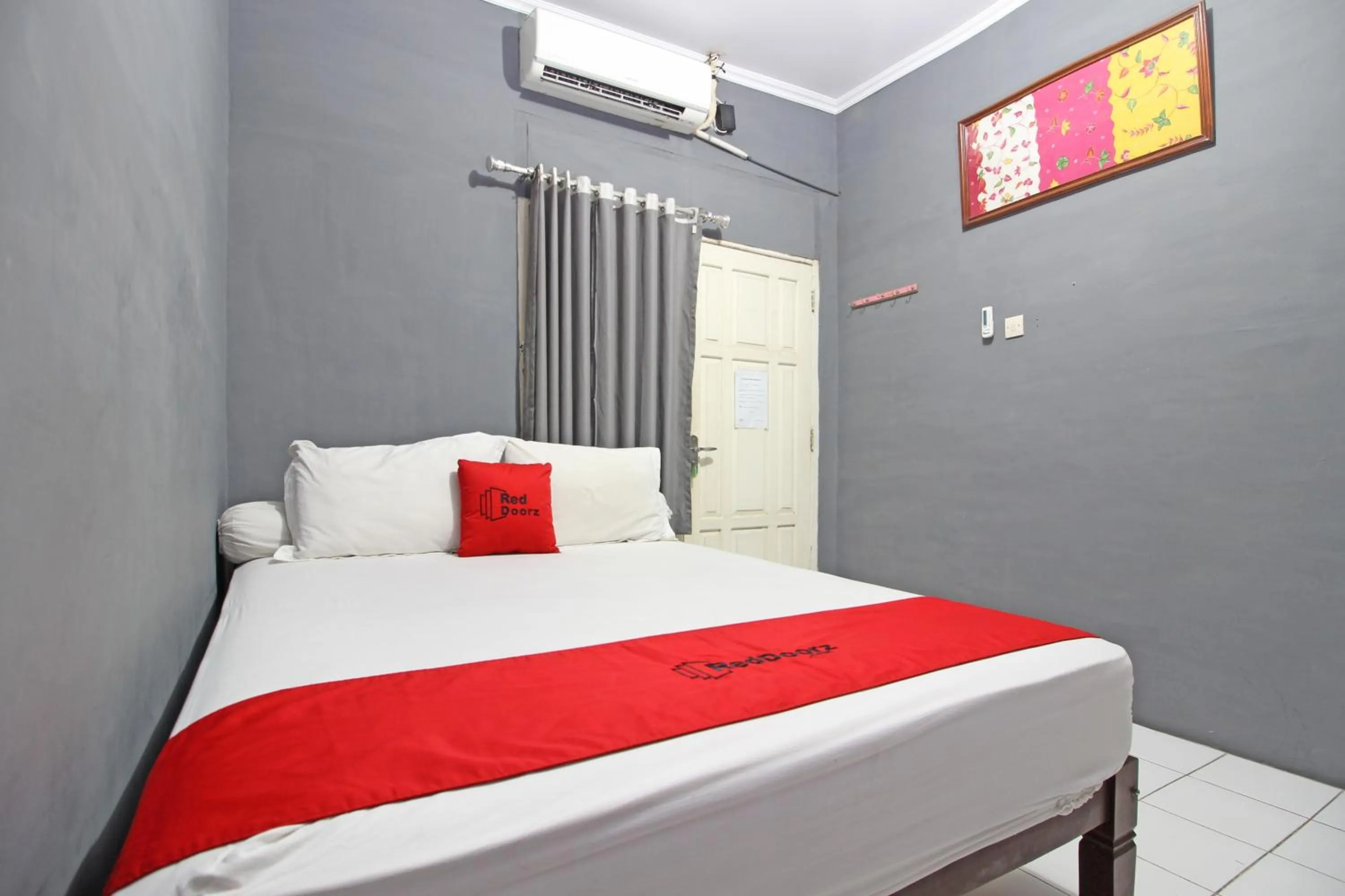 Bedroom, Bed in RedDoorz near Terminal Condong Catur