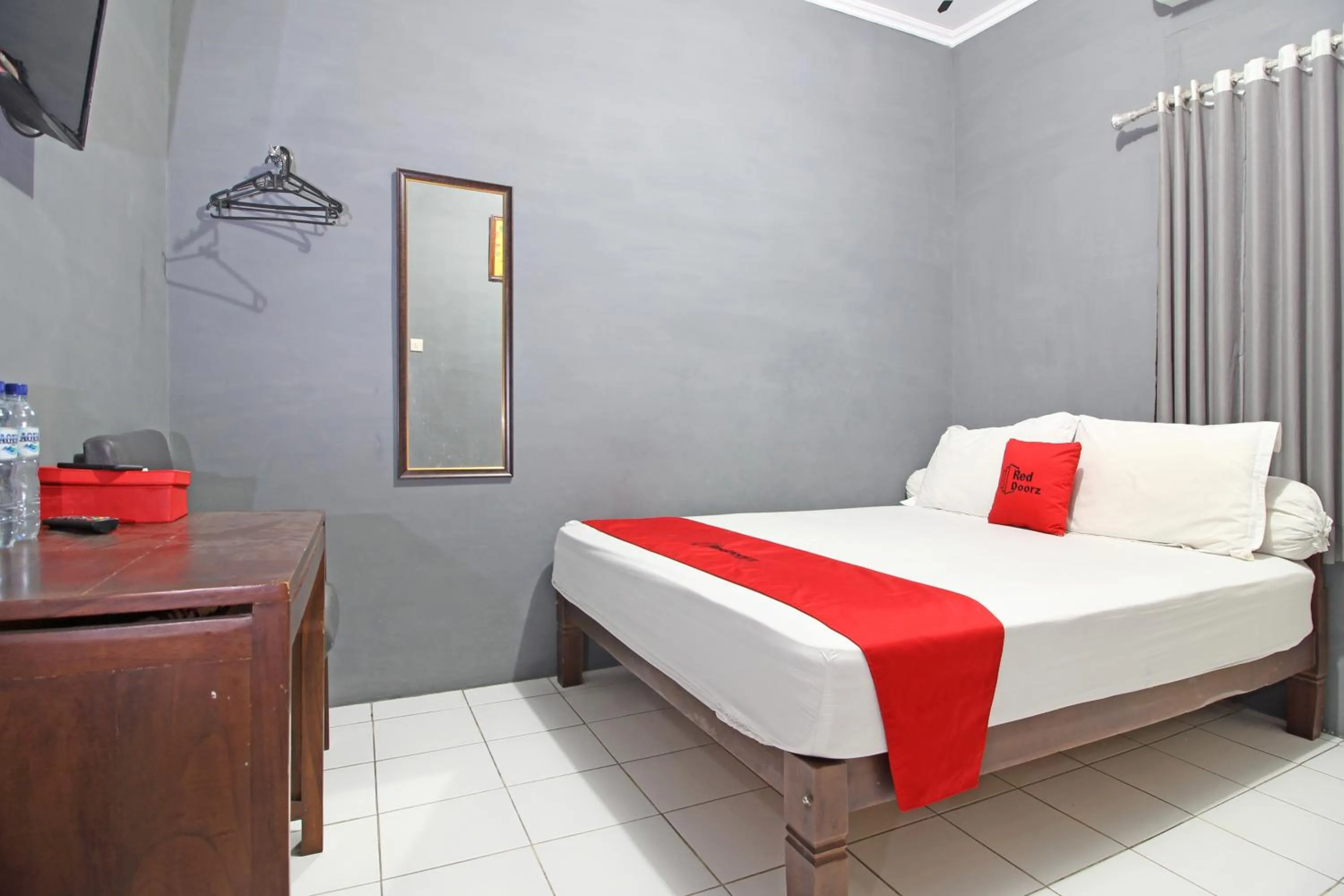 Bedroom, Bed in RedDoorz near Terminal Condong Catur