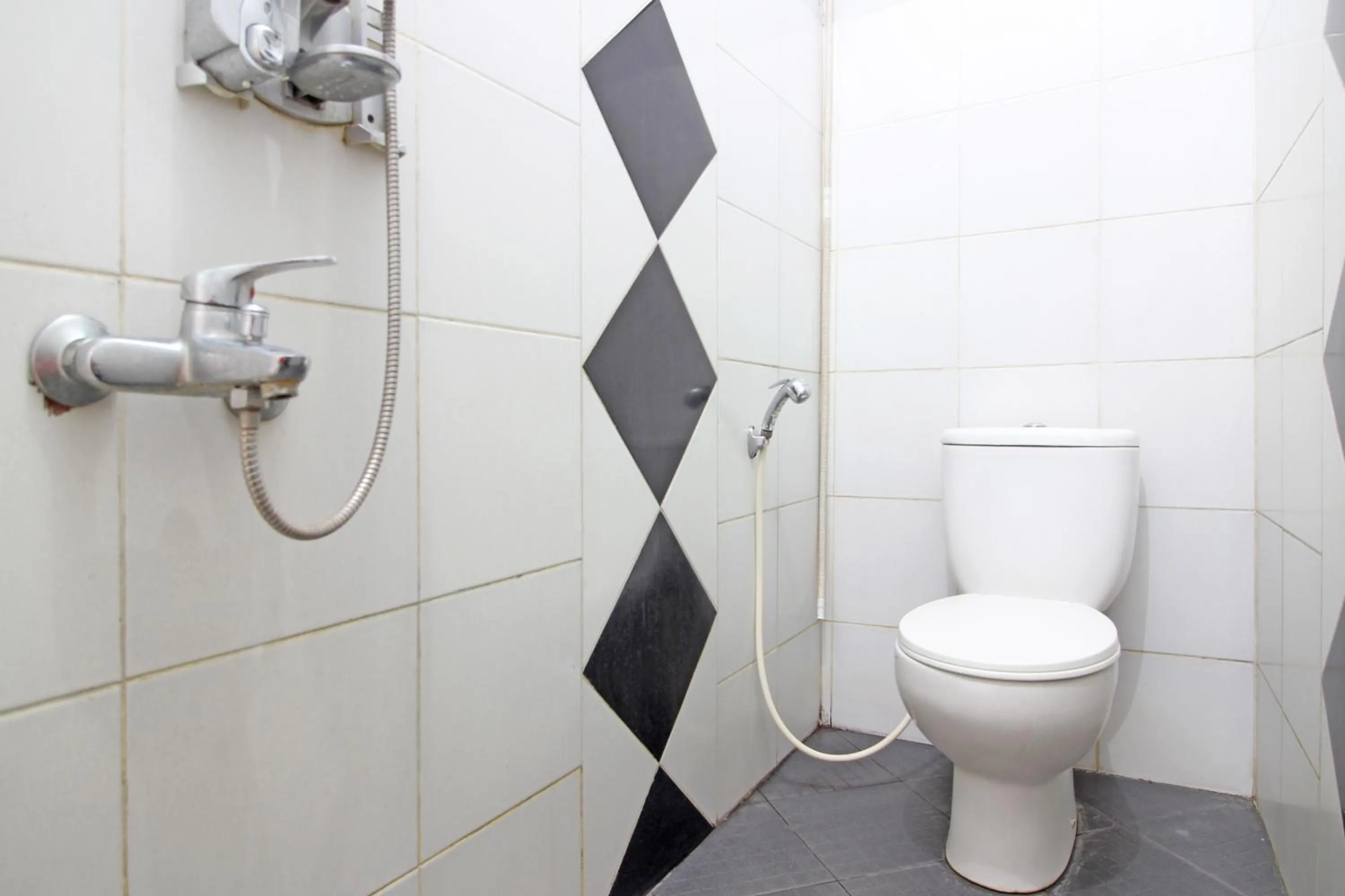 Bathroom in RedDoorz near Terminal Condong Catur