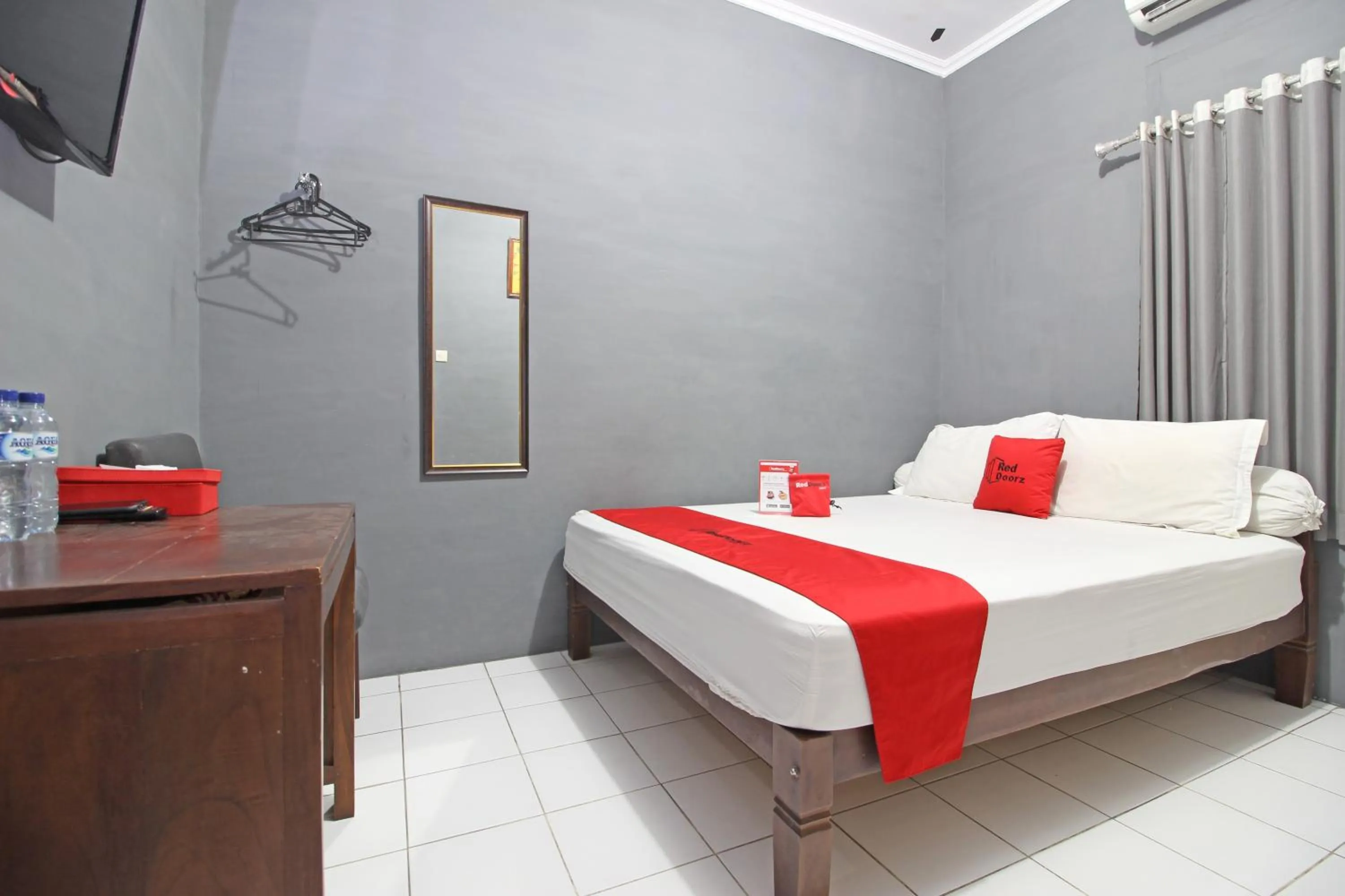 Bedroom, Bed in RedDoorz near Terminal Condong Catur