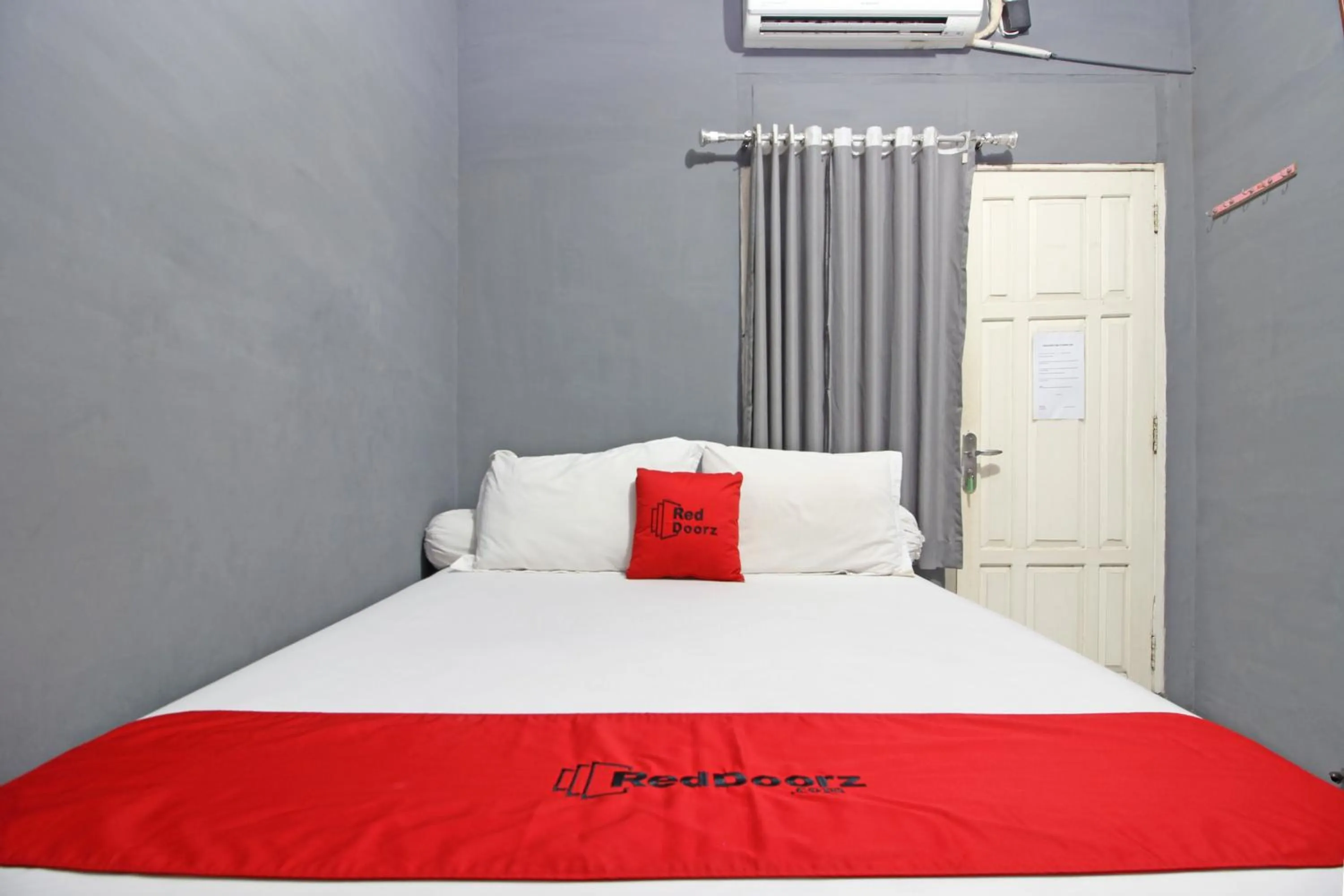 Bedroom, Bed in RedDoorz near Terminal Condong Catur
