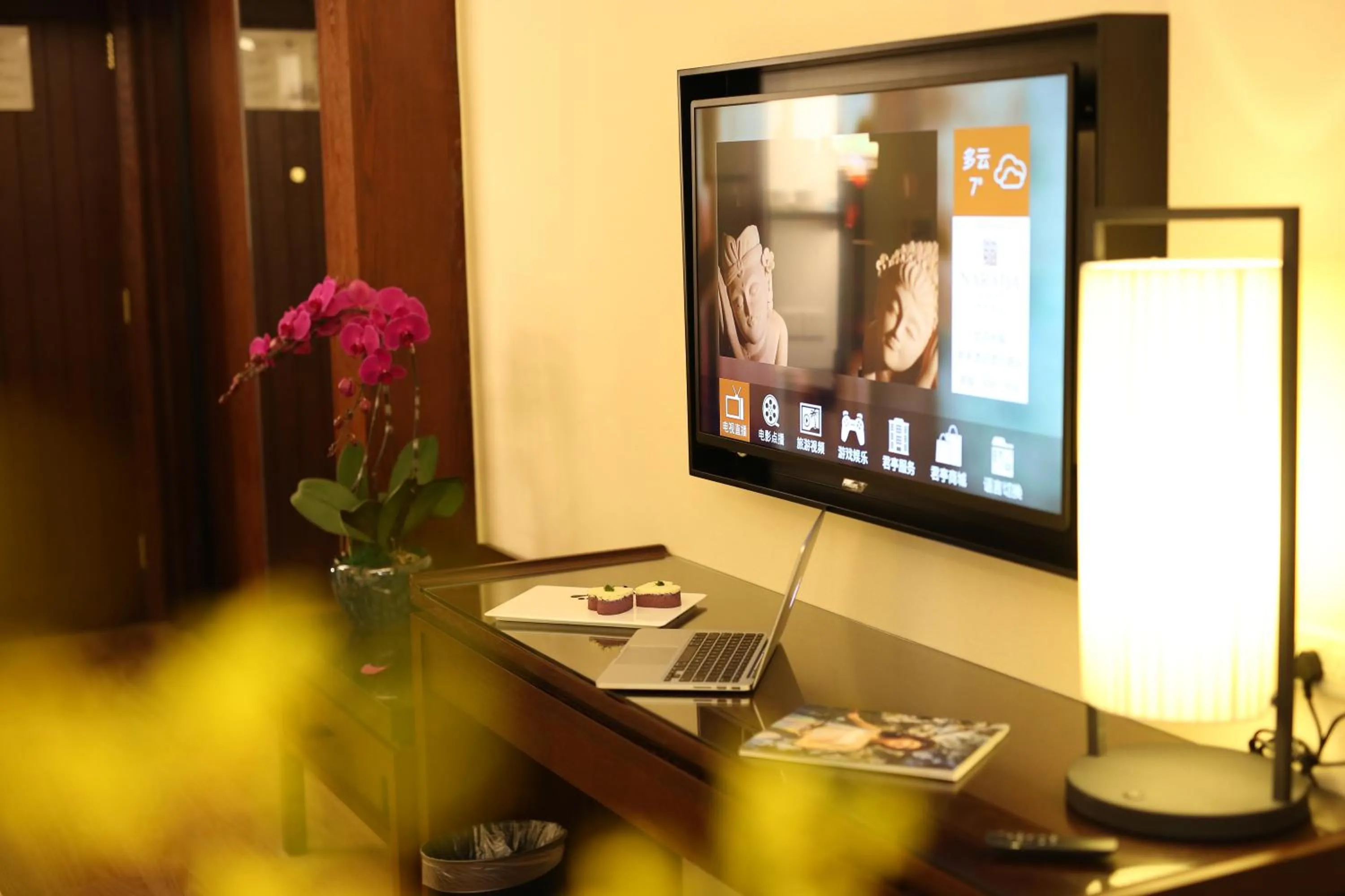 TV and multimedia in SSAW Boutique Hotel Shanghai Yilin