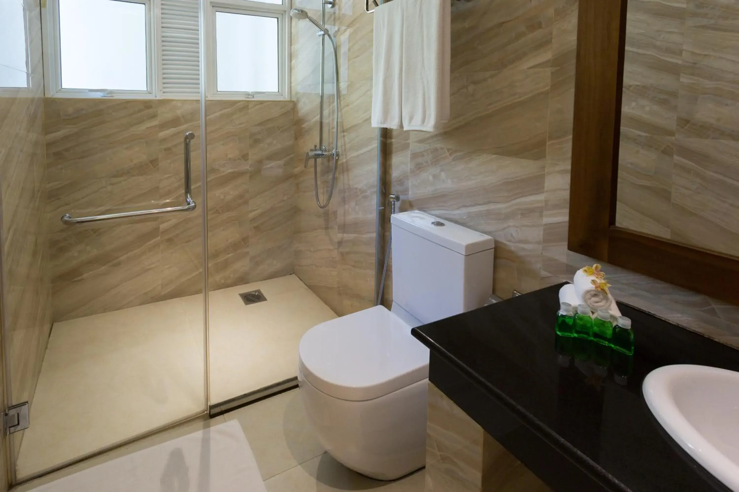 Superior King Room in Serene Kandy Superior King Room in Serene Kandy