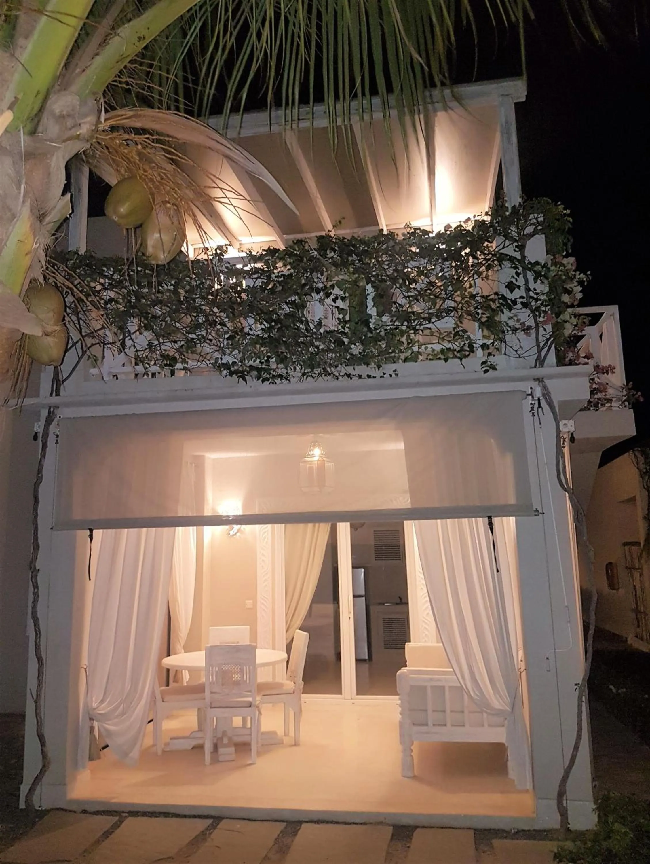 Facade/entrance in Life Resort St. Thomas Royal Palm