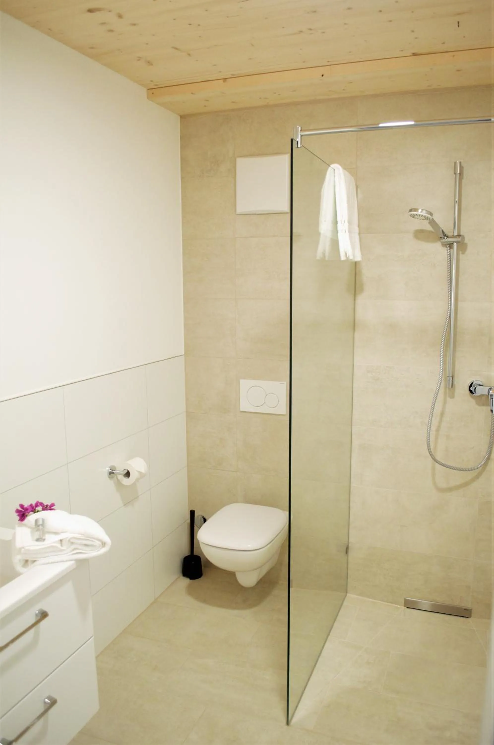 Shower in K3 Hotel Weissach Boardinghouse