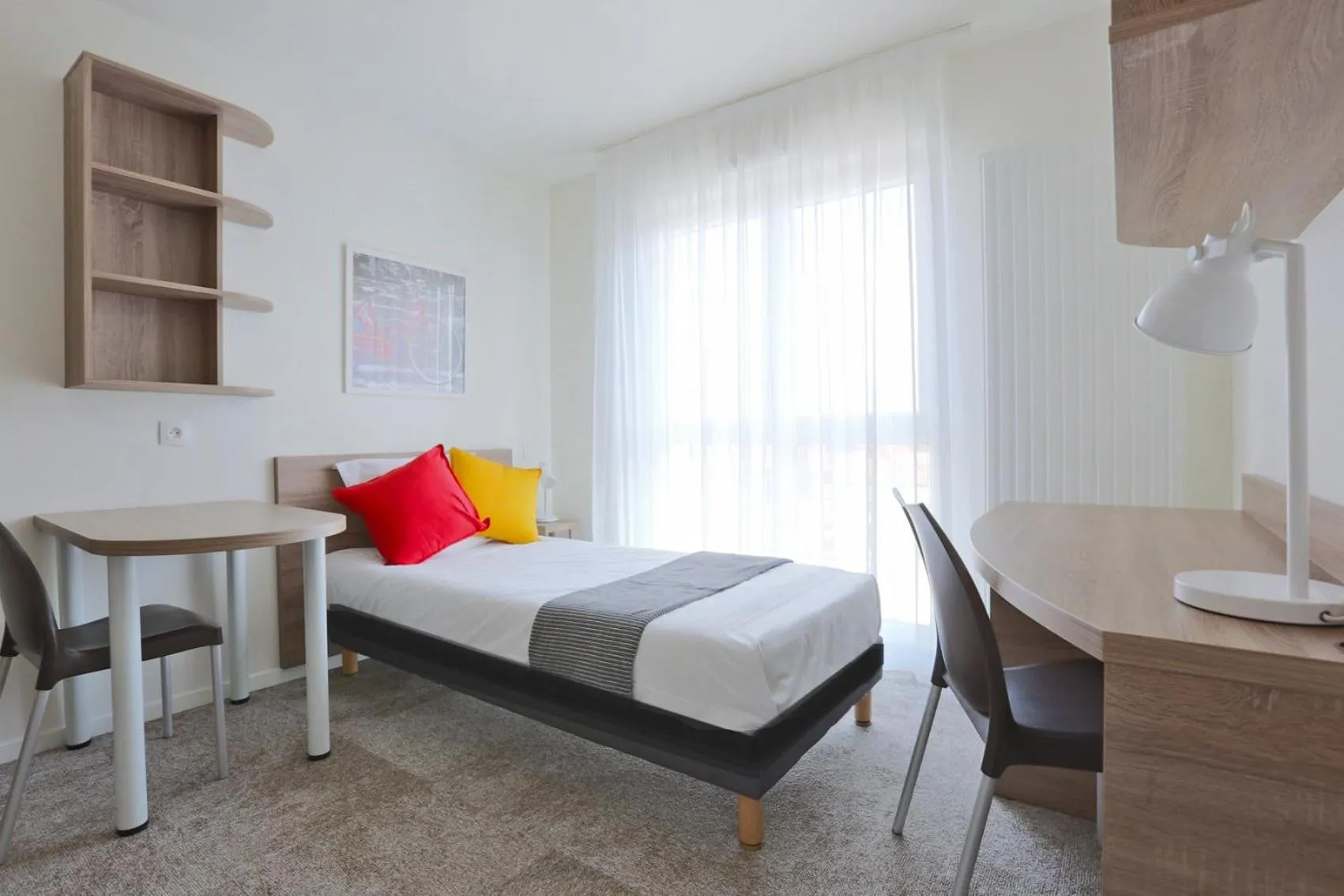 Property building, Bed in Kosy Appart'hôtels Art'&Facts