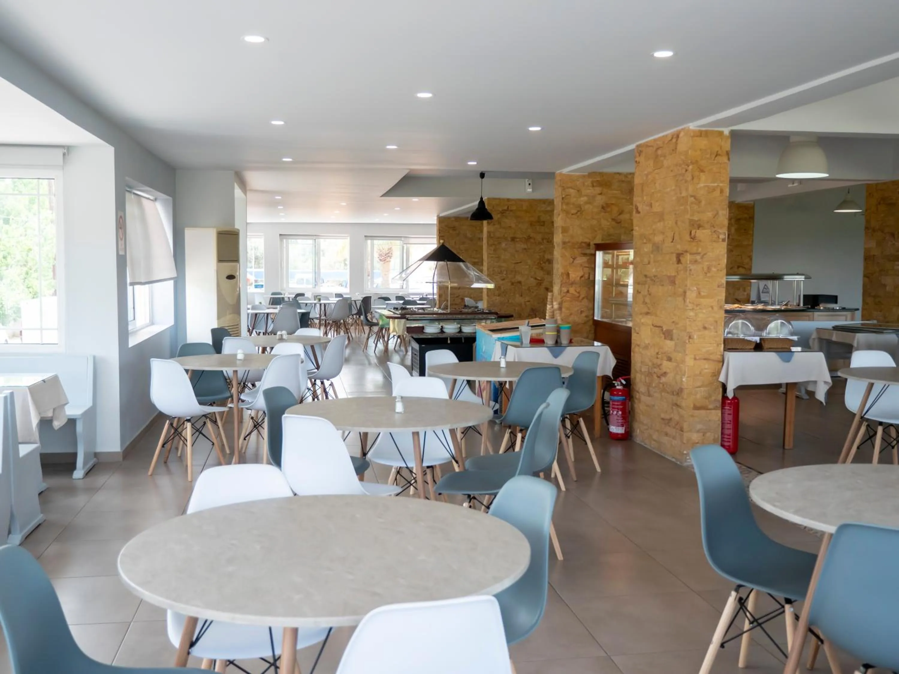 Restaurant/places to eat in Fantasy Hotel