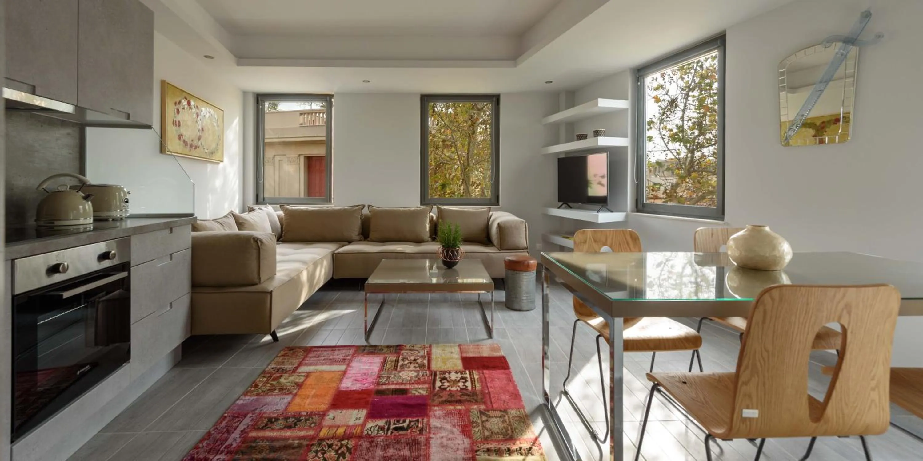 TV and multimedia in Fos Residential Apartments