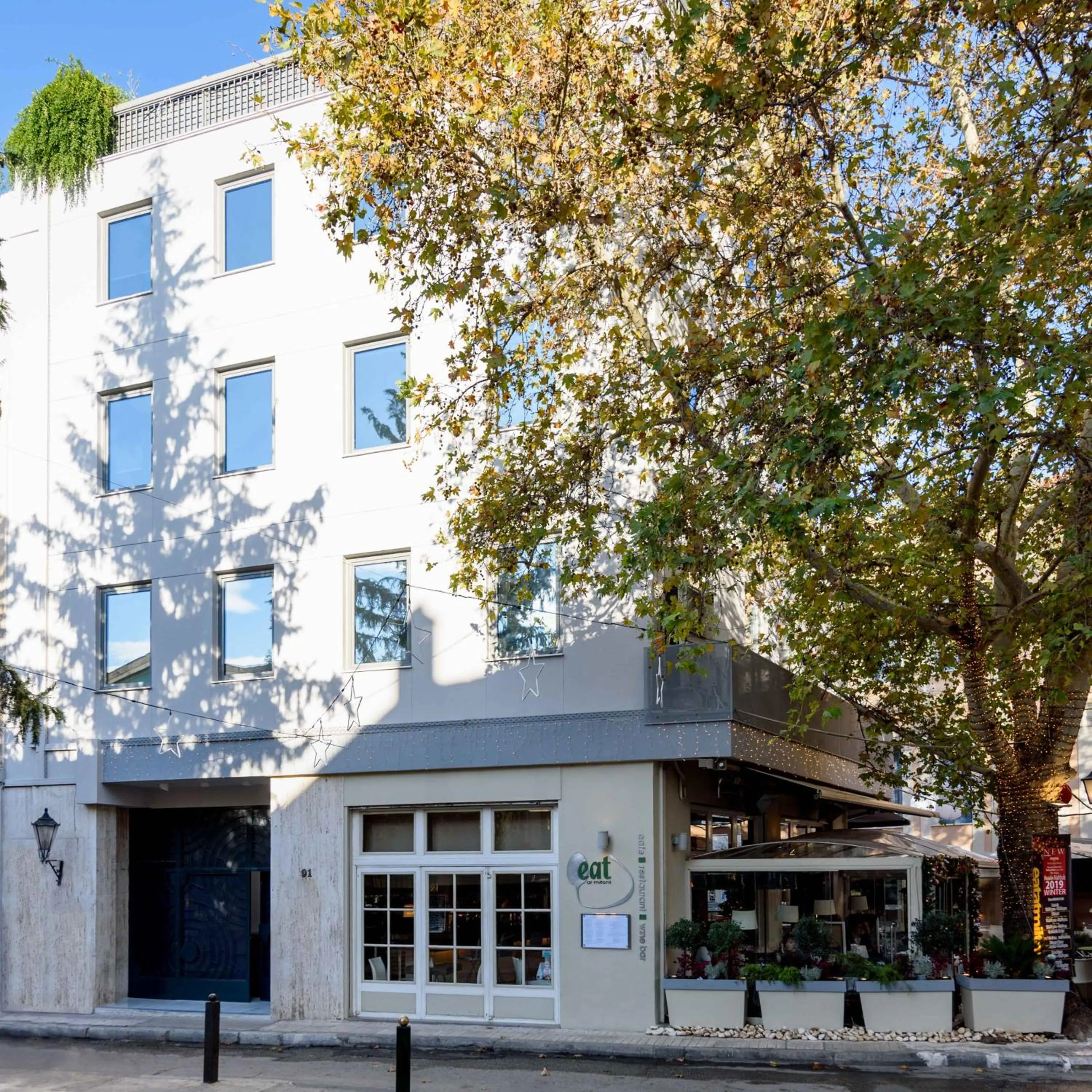 Restaurant/places to eat in Fos Residential Apartments