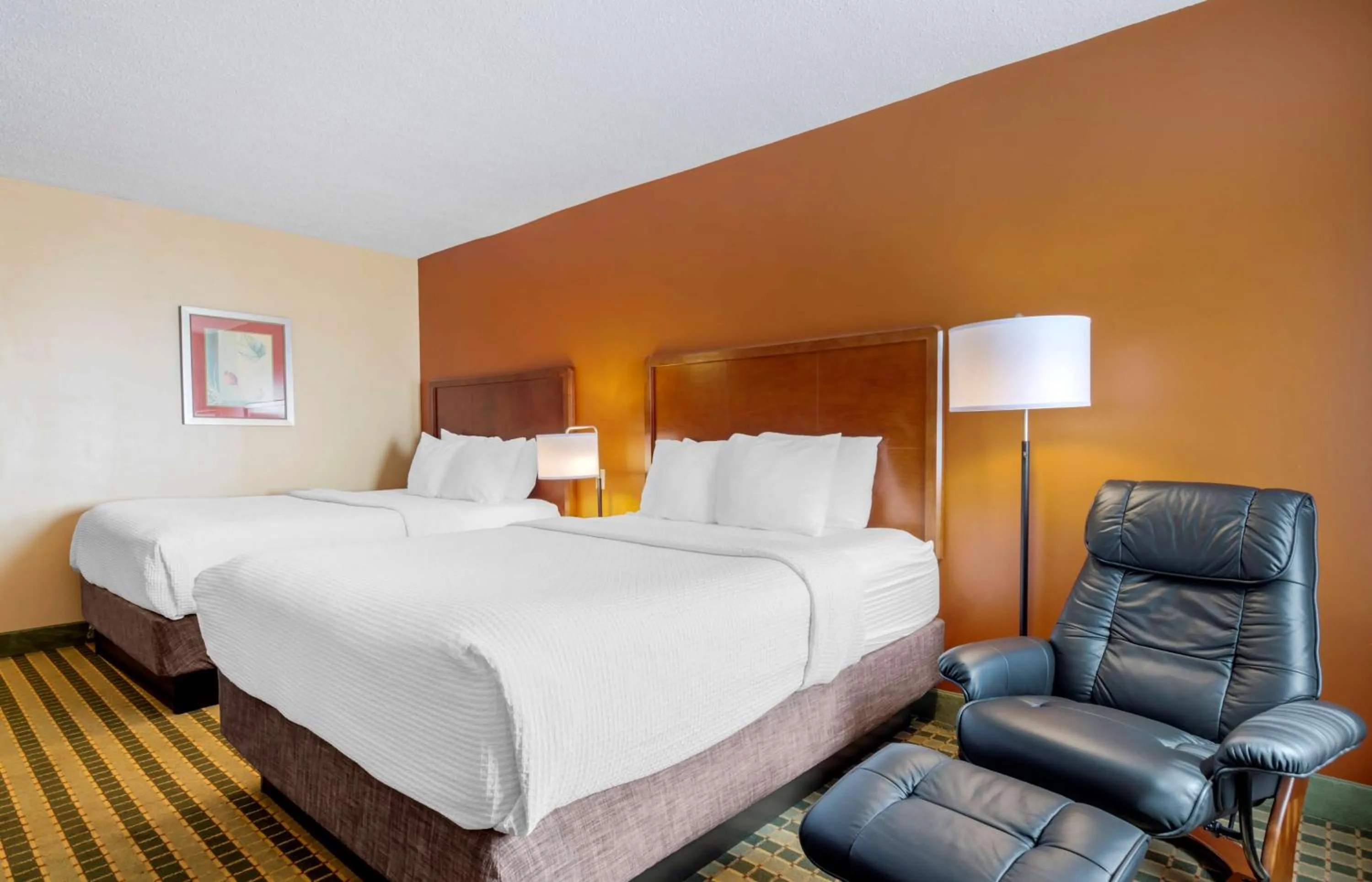 Bedroom, Bed in BEST WESTERN PLUS Inn at Valley View