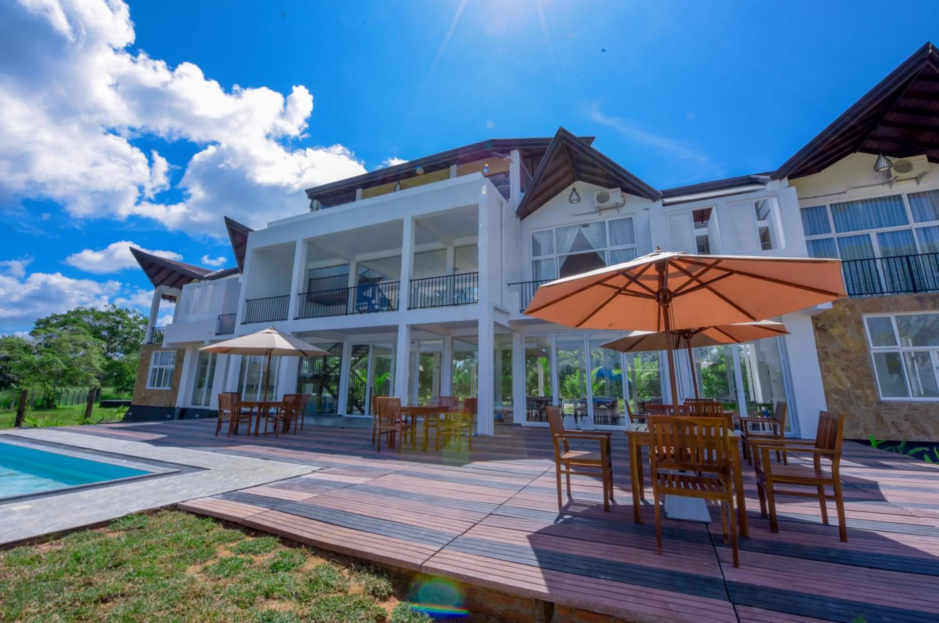 Restaurant/places to eat in Subaseth Villa