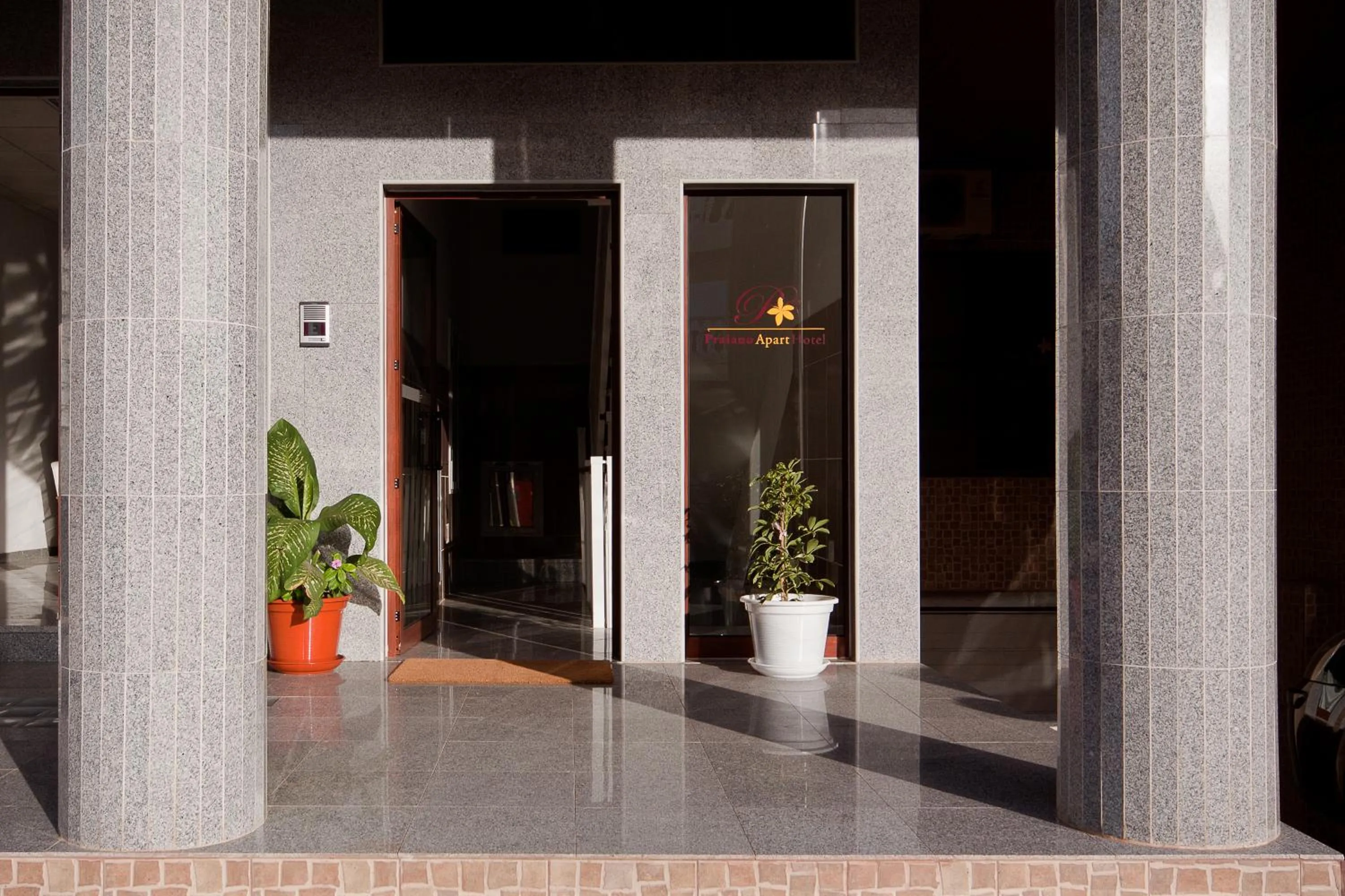 Facade/entrance in Aparthotel Praiano