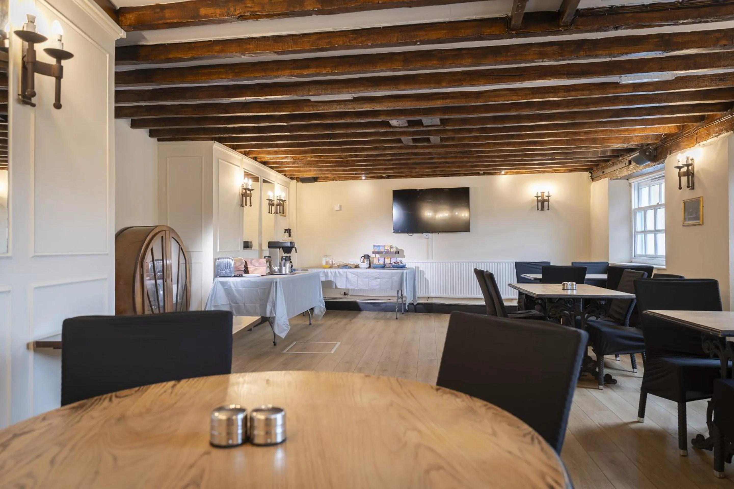 Breakfast in The Cromwell Arms Inn