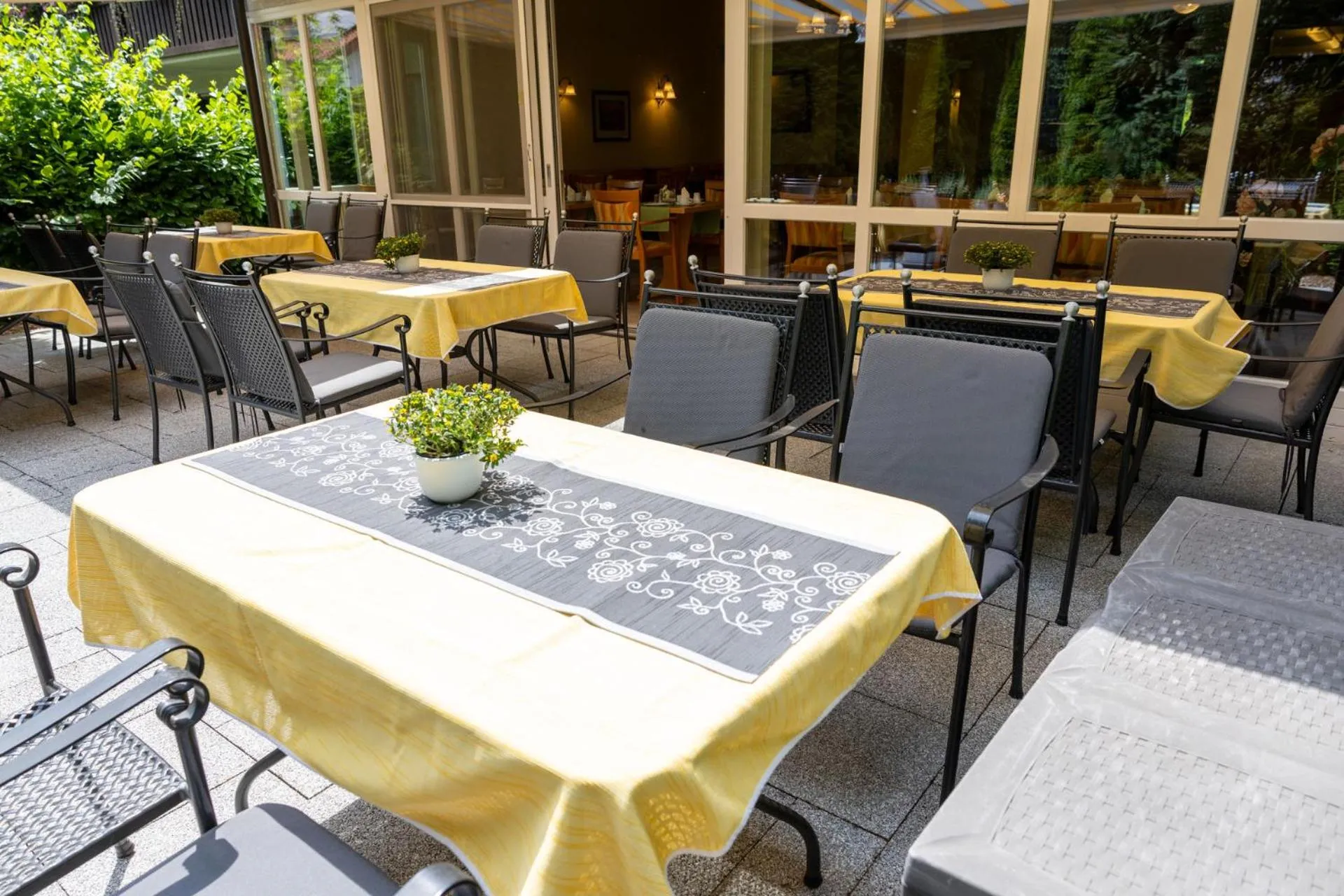 Restaurant/places to eat in Hotel Sonnenhof
