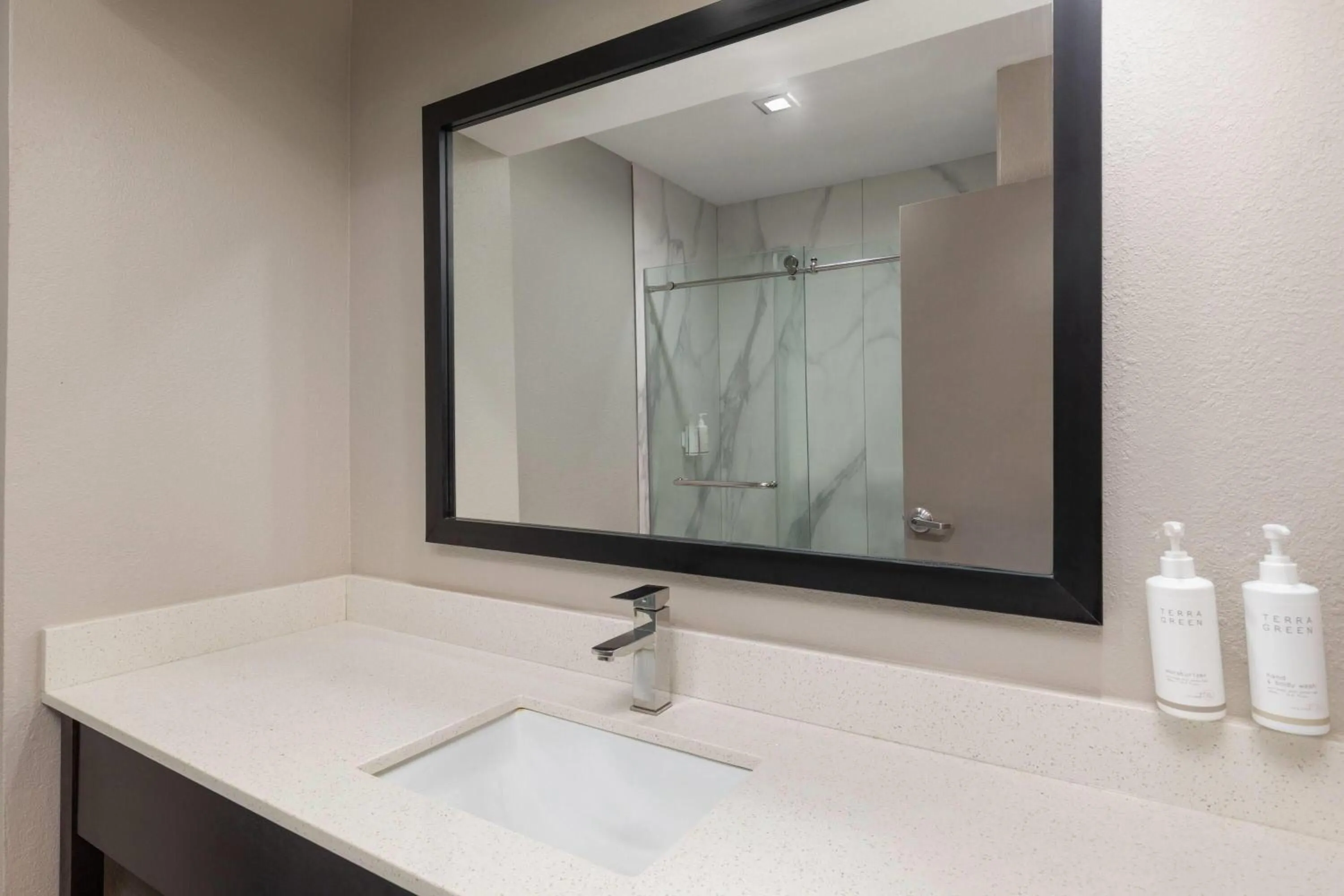 Bathroom in Days Inn by Wyndham Lincoln