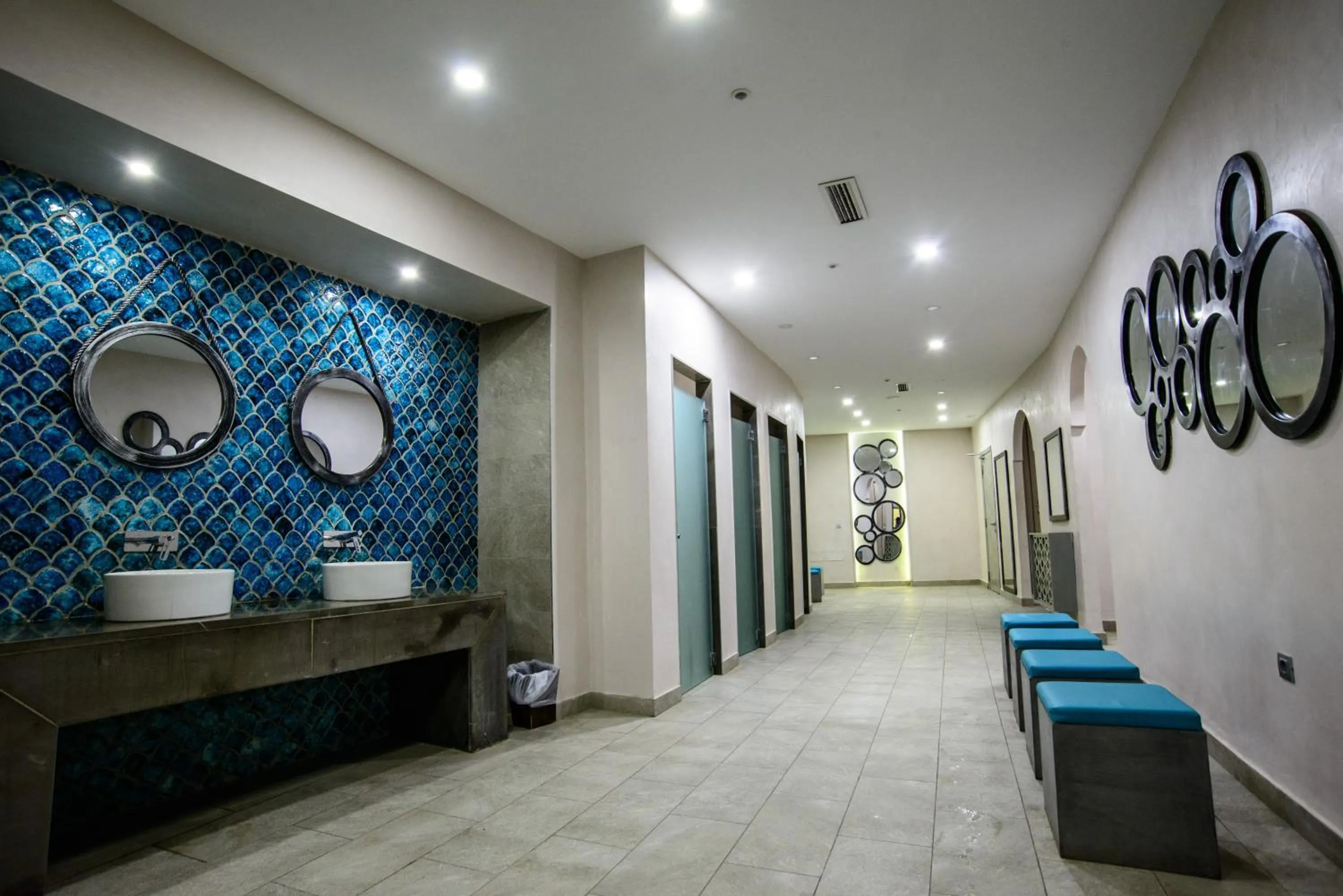 Massage in Suites Hôtel Les Charmilles & Spa