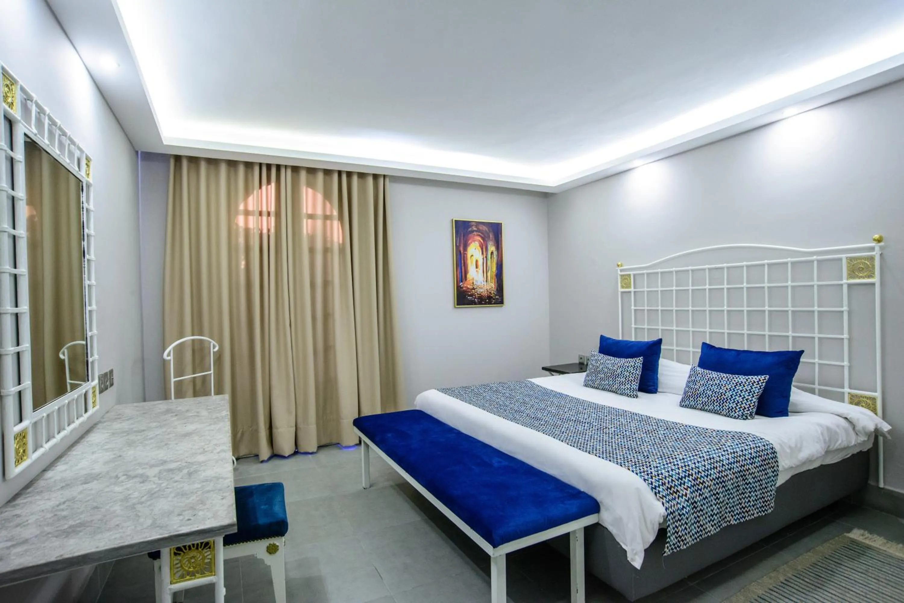 Bedroom in Suites Hôtel Les Charmilles & Spa