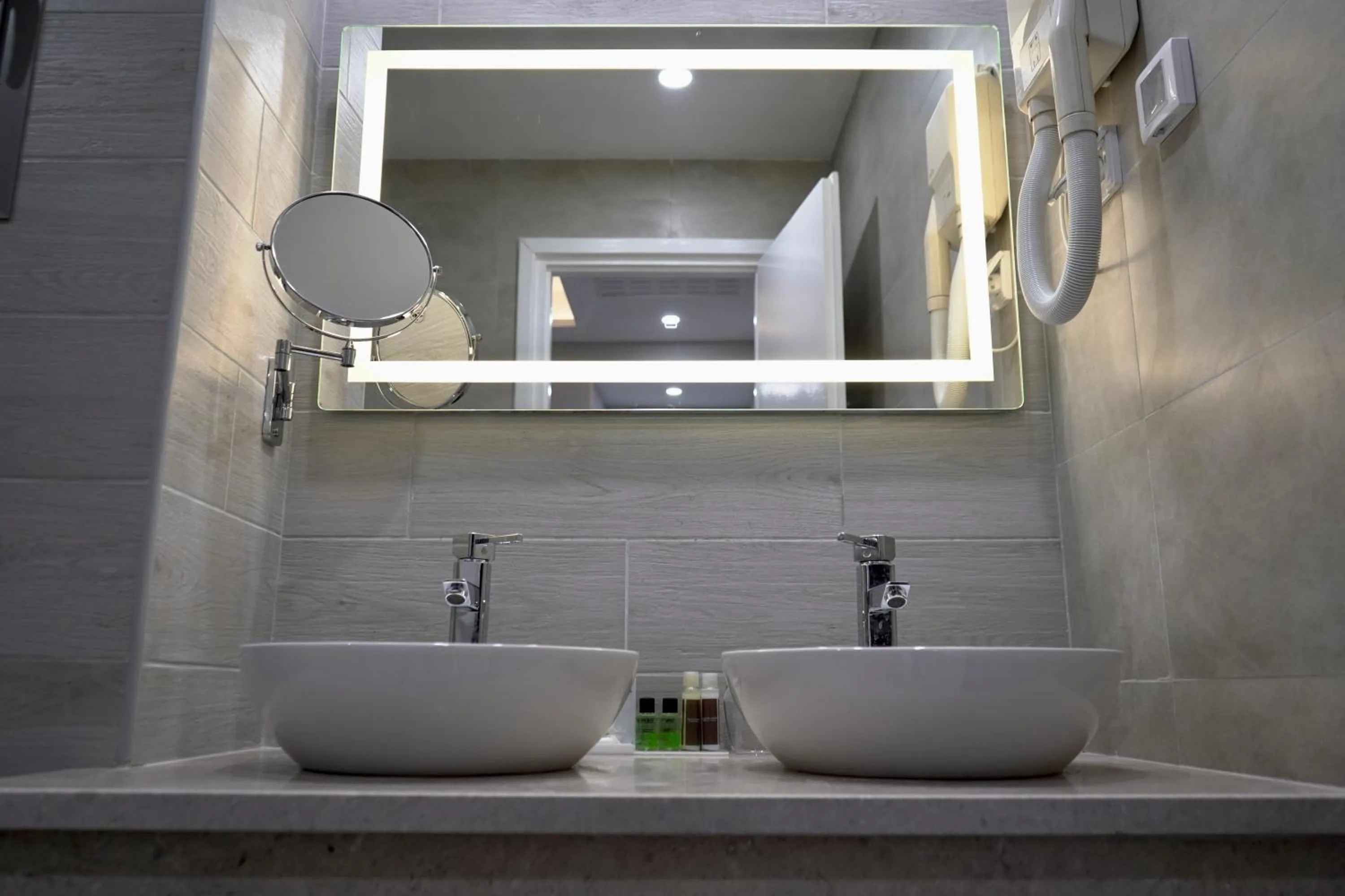 Bathroom in Suites Hôtel Les Charmilles & Spa