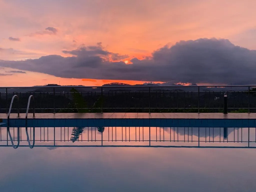 Swimming pool in Lotus Villa Kandy