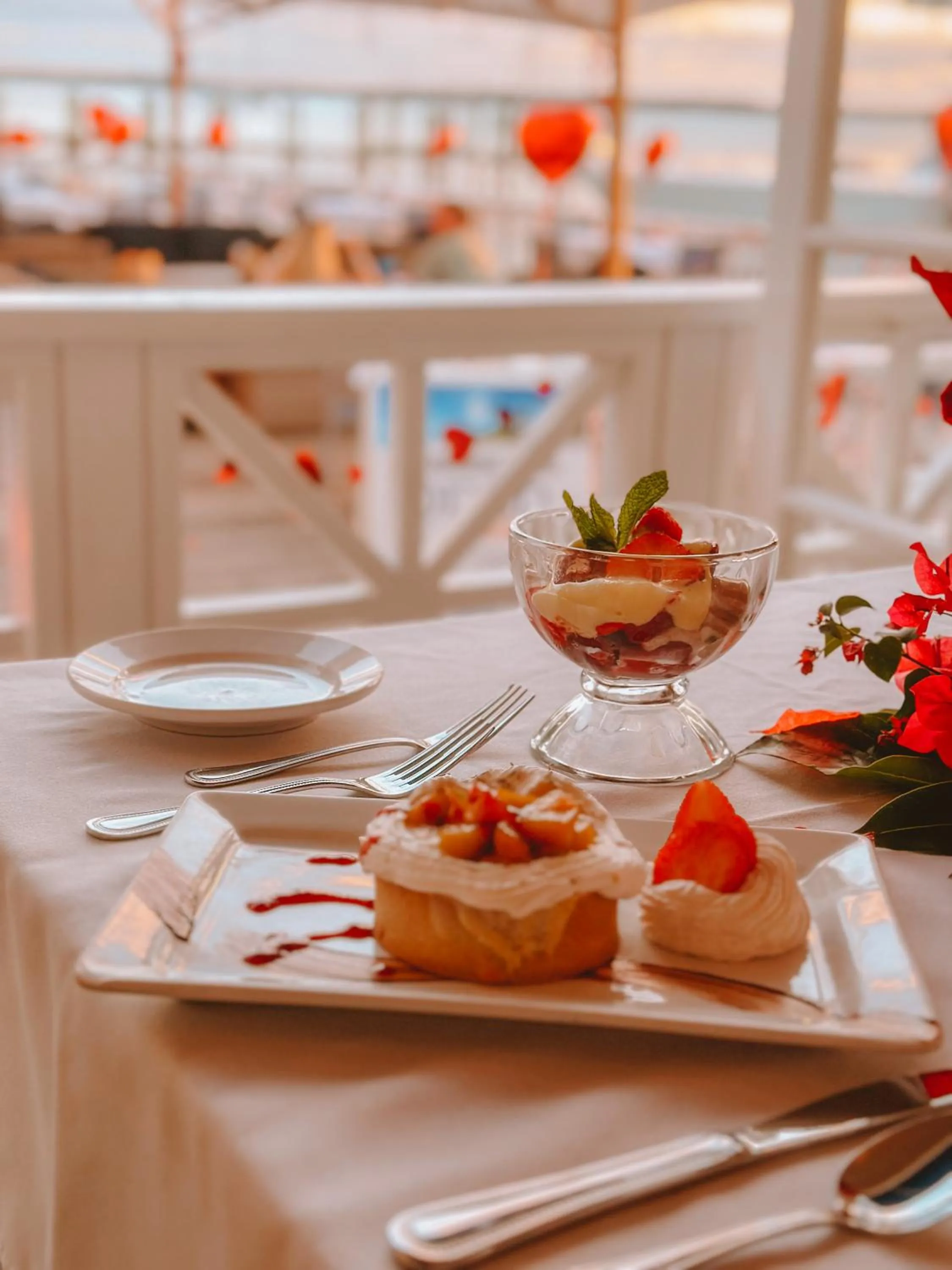 Restaurant/places to eat in Valentines Resort & Marina