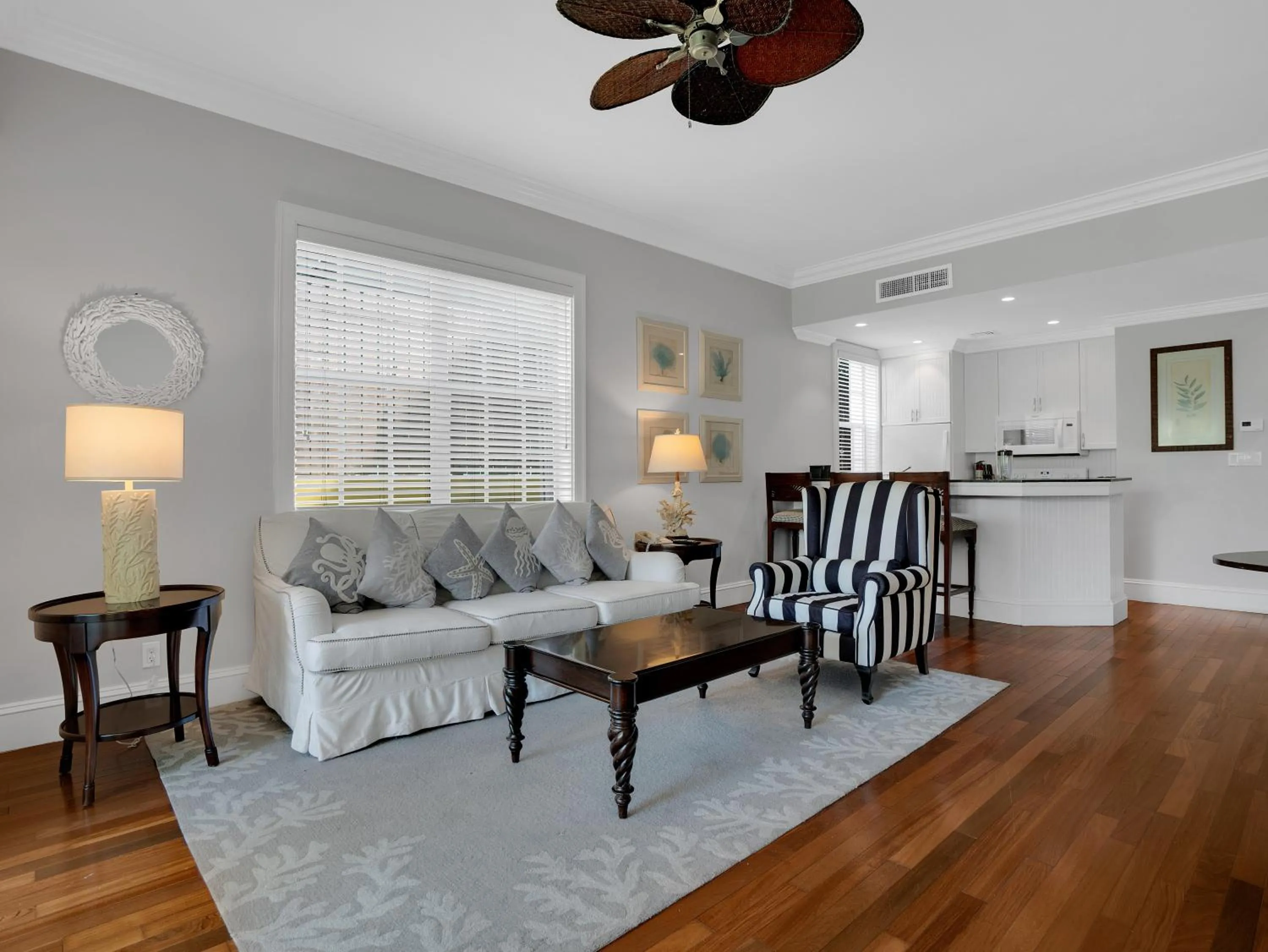 Living room in Valentines Resort & Marina