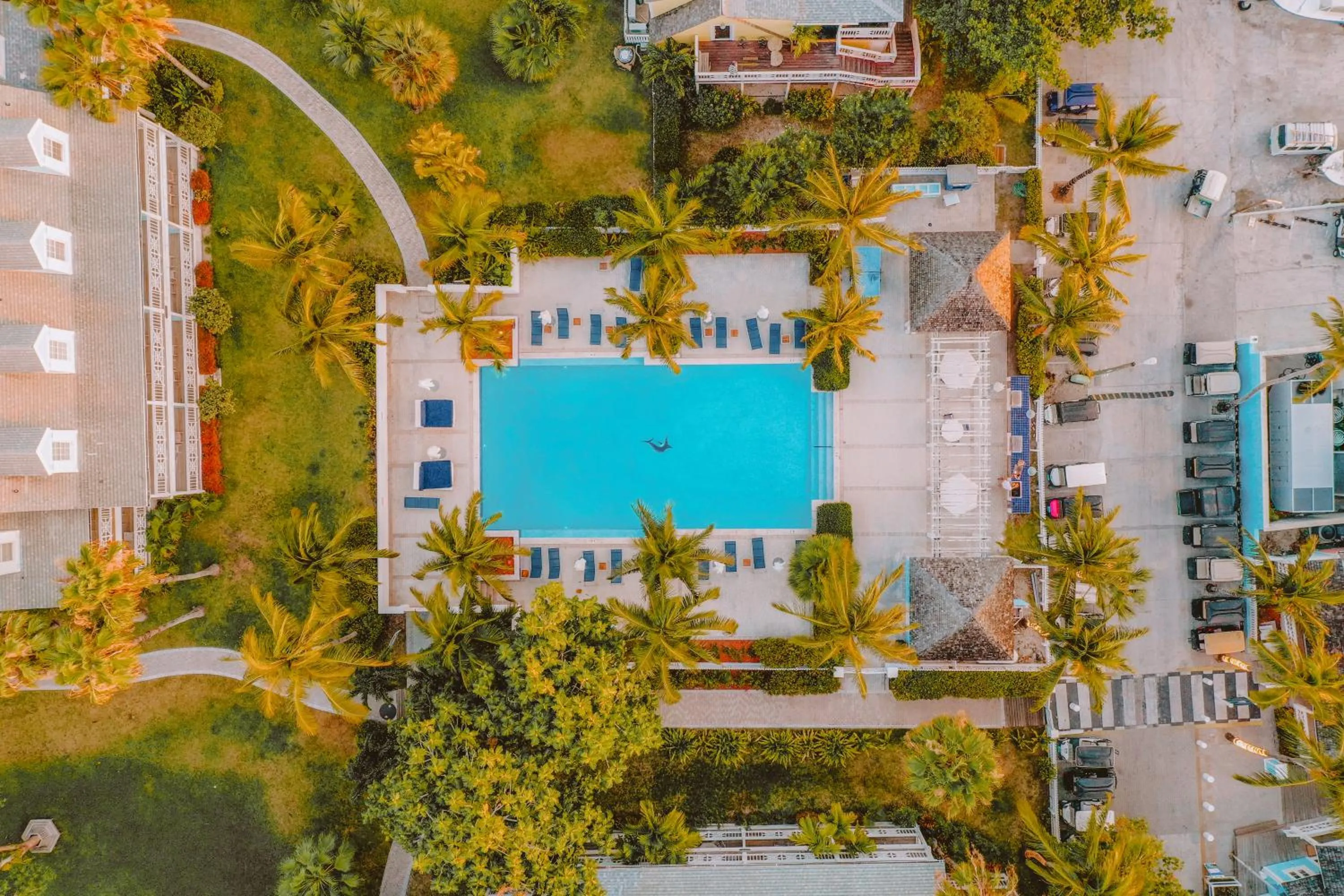 Swimming pool in Valentines Resort & Marina