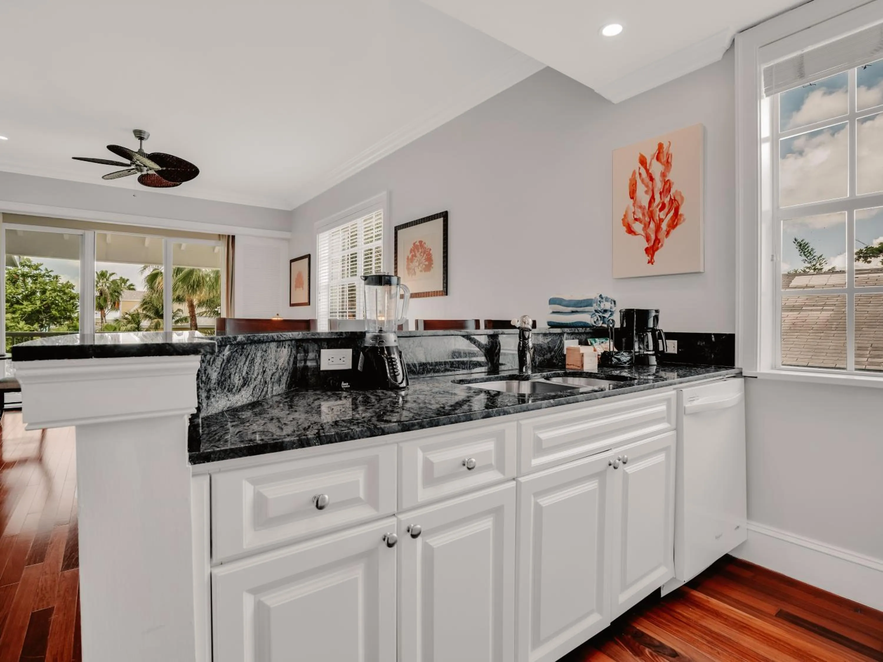 Kitchen or kitchenette in Valentines Resort & Marina