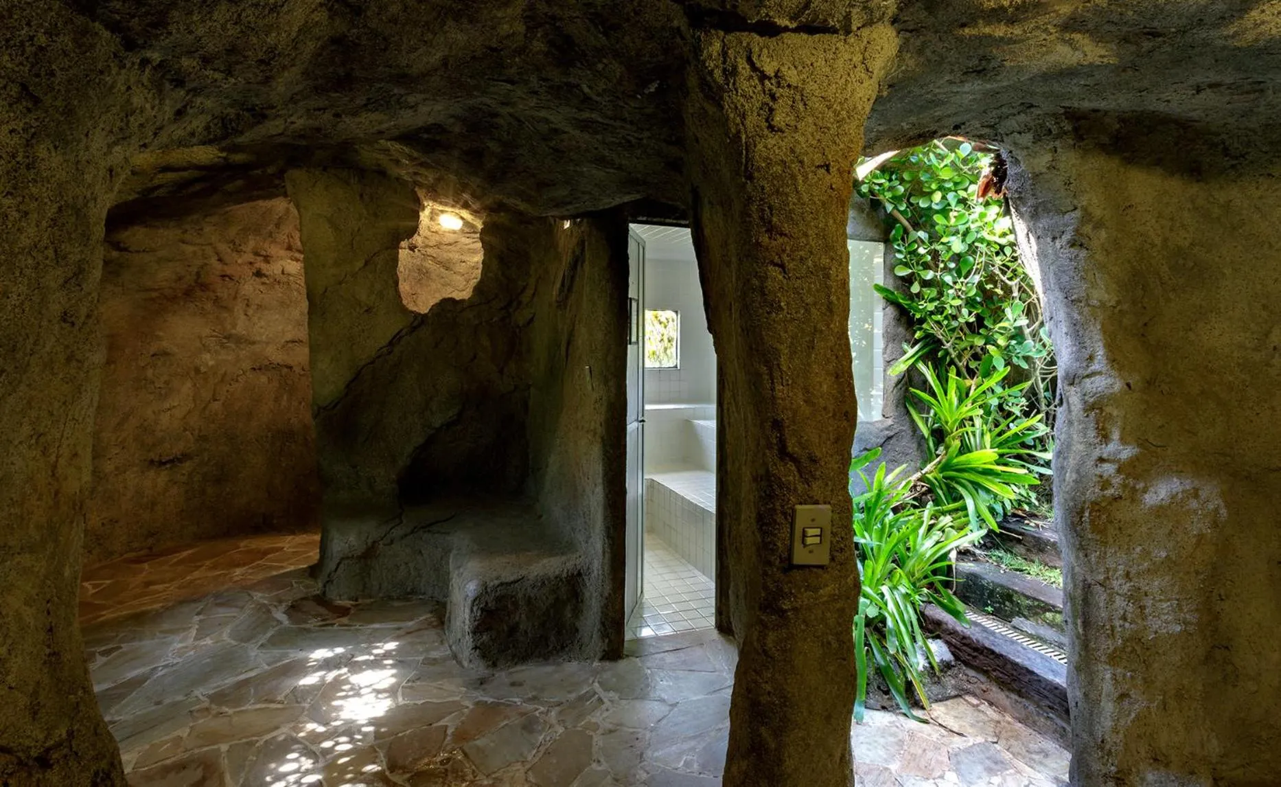 Swimming pool in Pousada Cantagalo