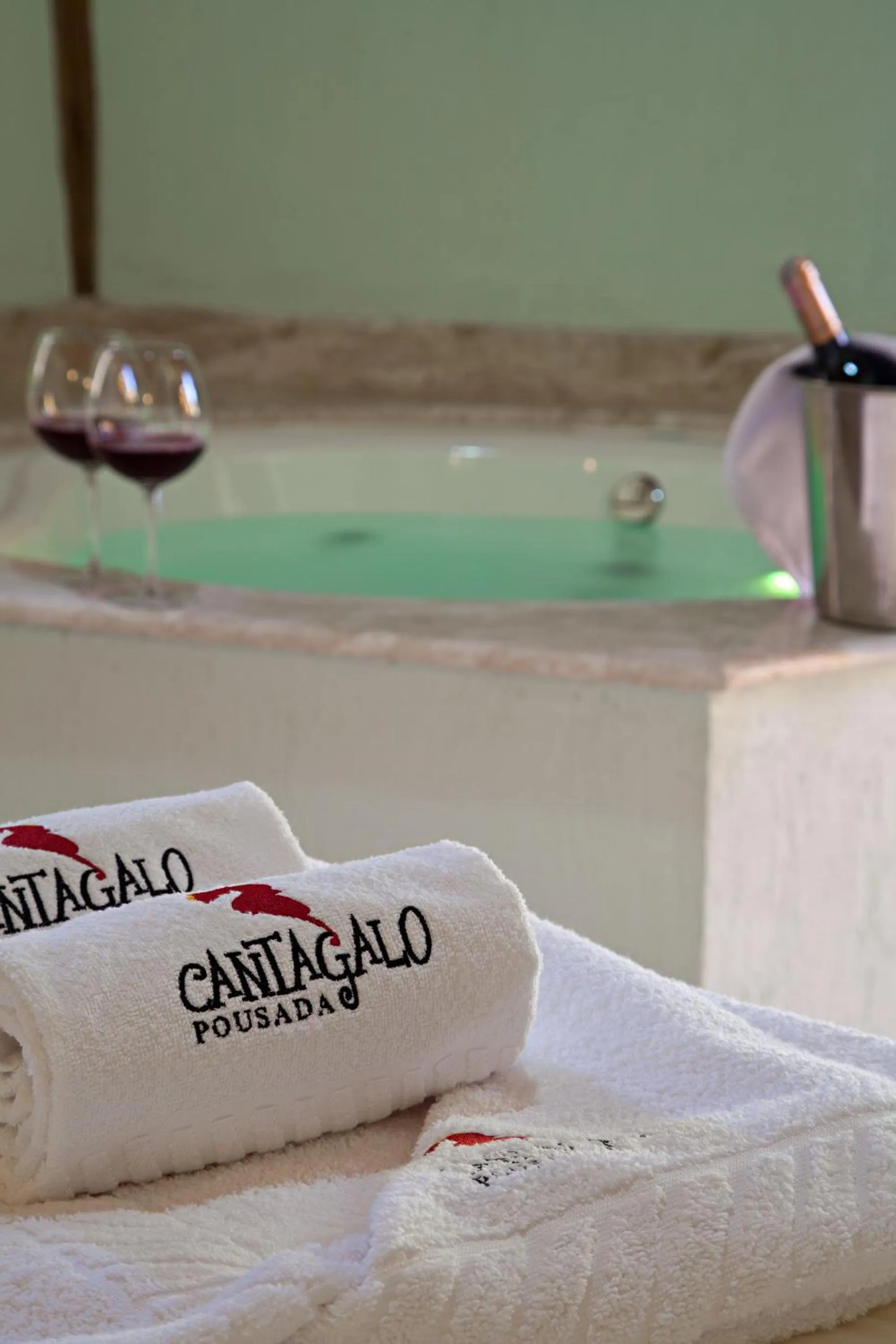 Hot Tub in Pousada Cantagalo