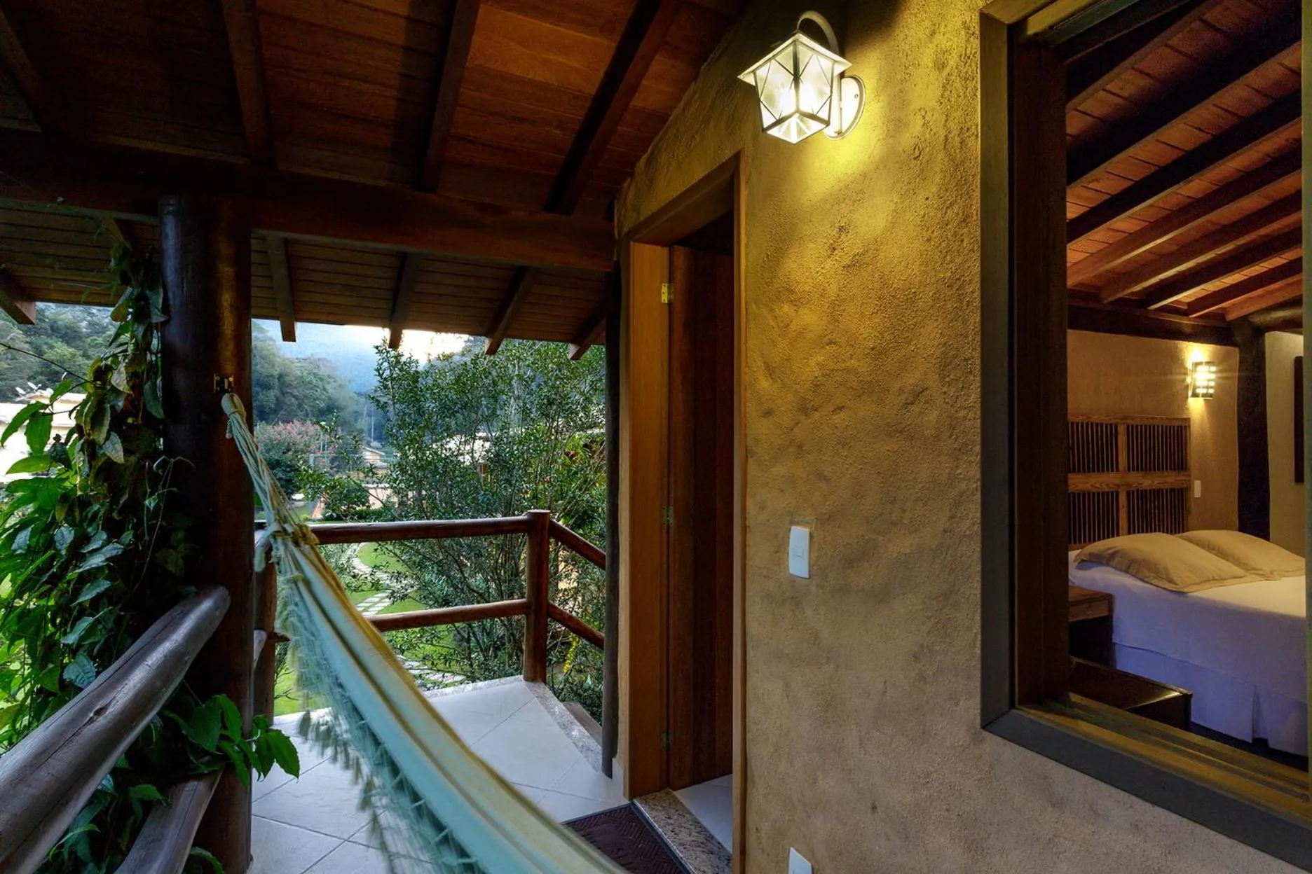 Balcony/Terrace, Bed in Pousada Cantagalo