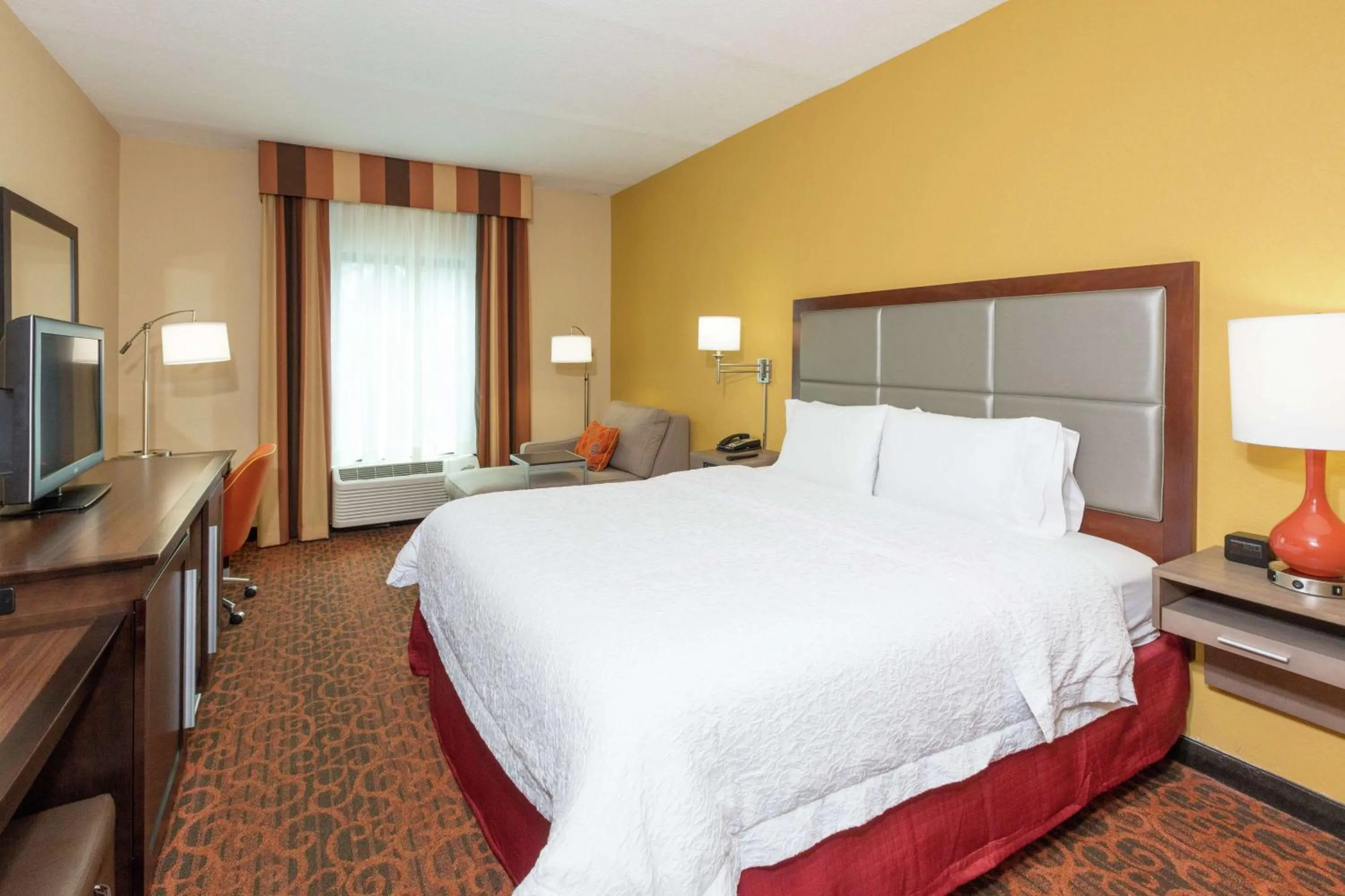 Bedroom, Bed in Hampton Inn & Suites Jacksonville-Airport