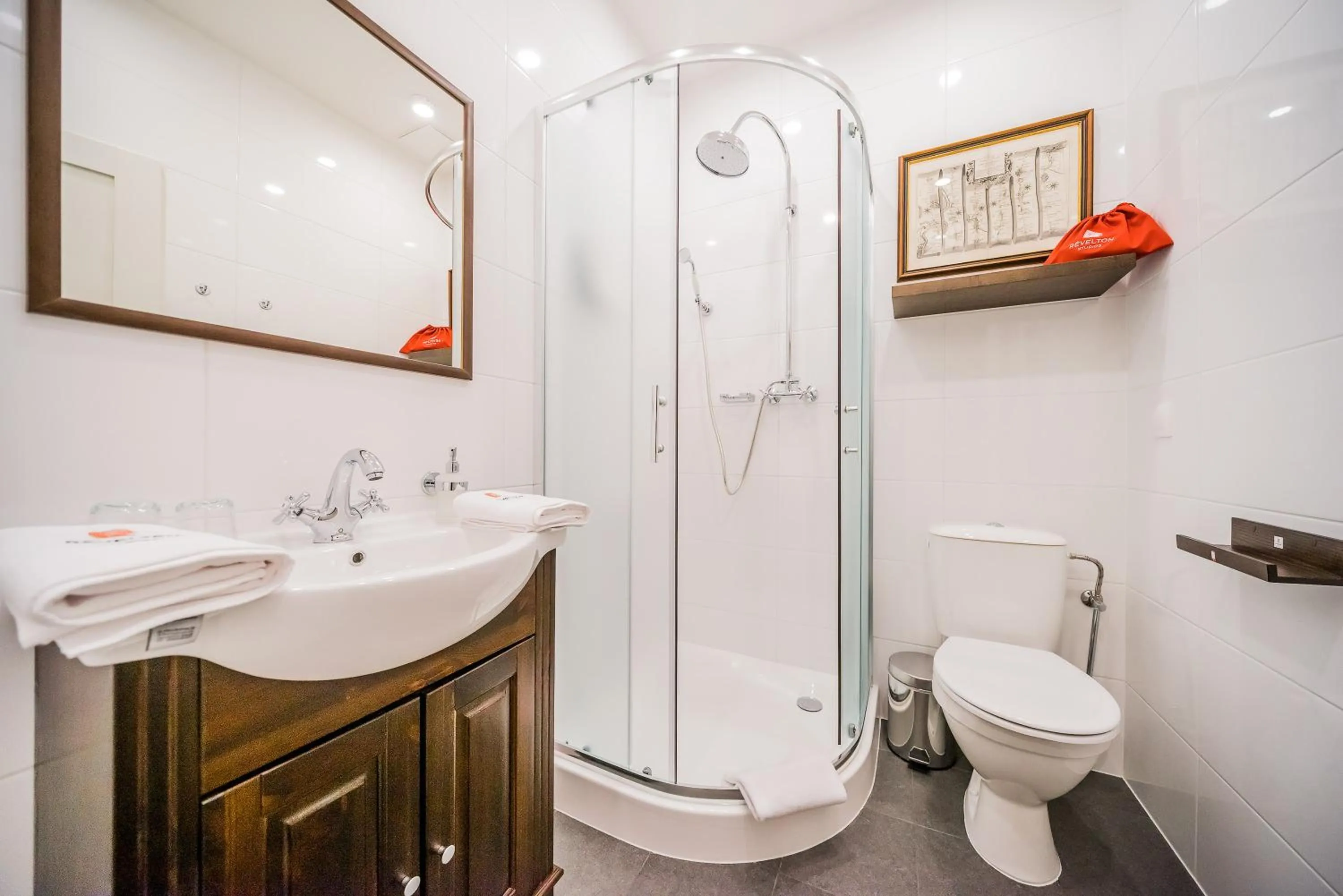 Shower in Revelton Studios Karlovy Vary