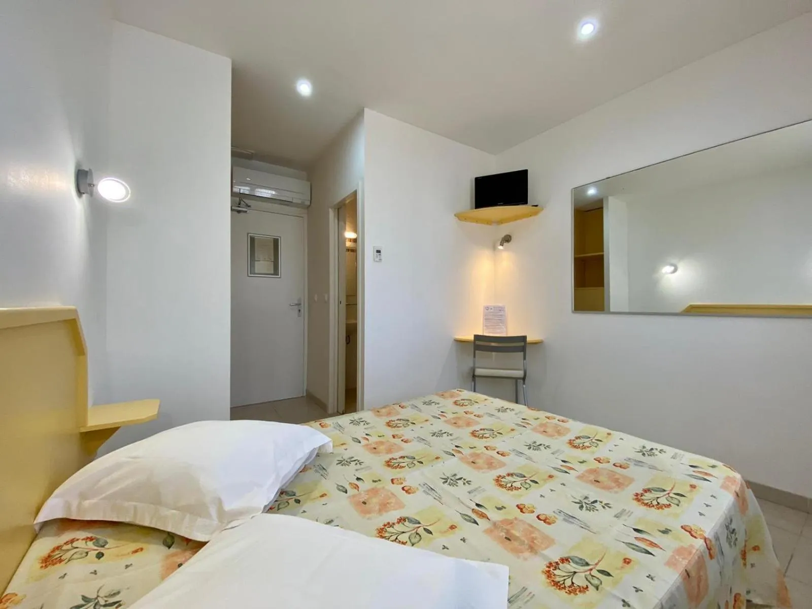 Bedroom in Hotel Myriam Vias Plage