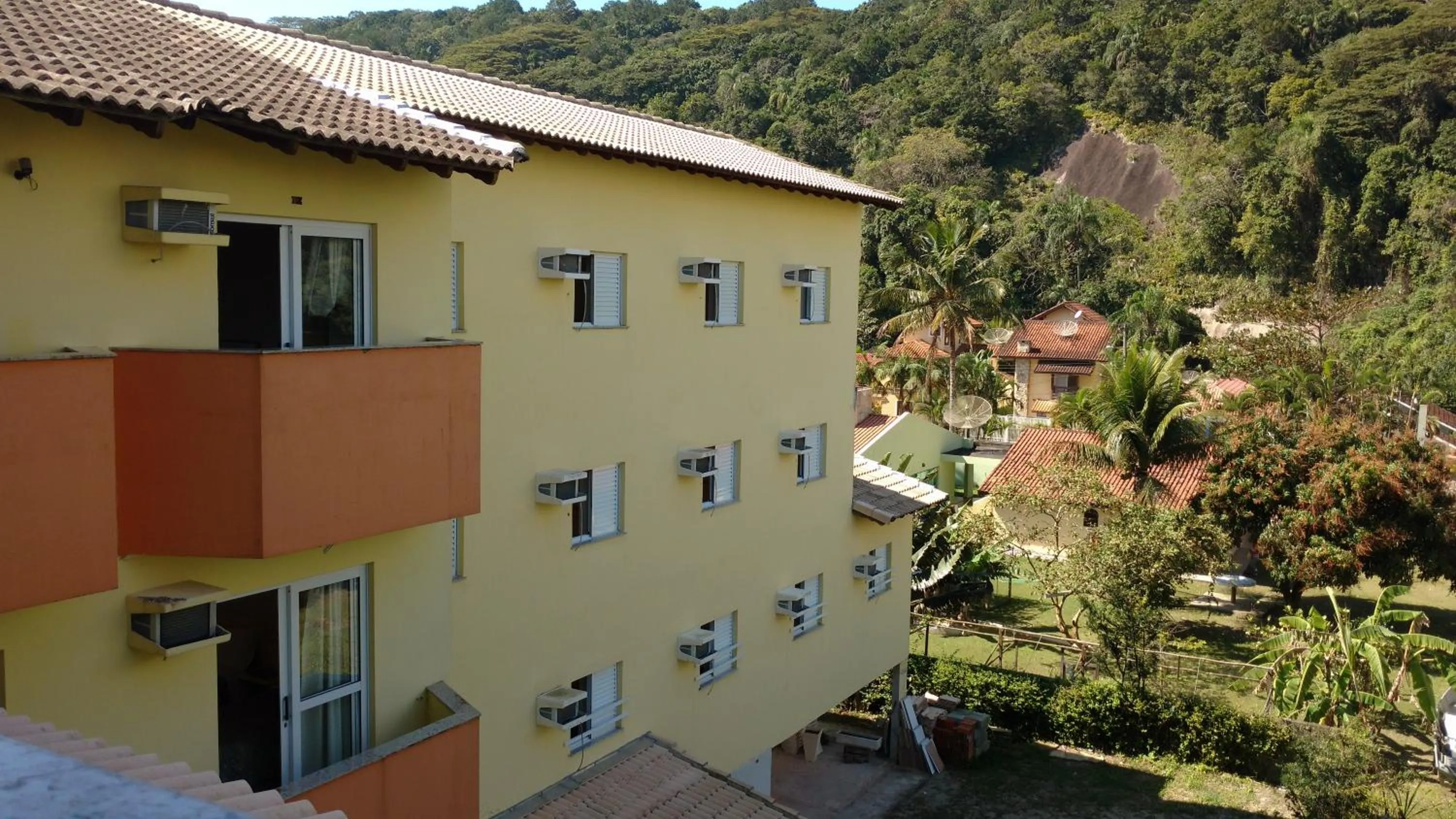 Property building in Hotel Canto da Riviera