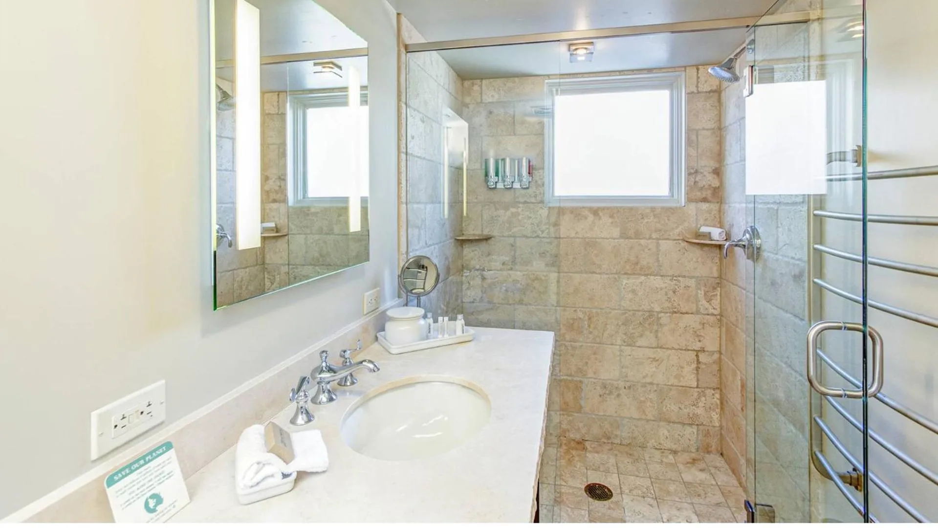 Shower in Hotel Columbia