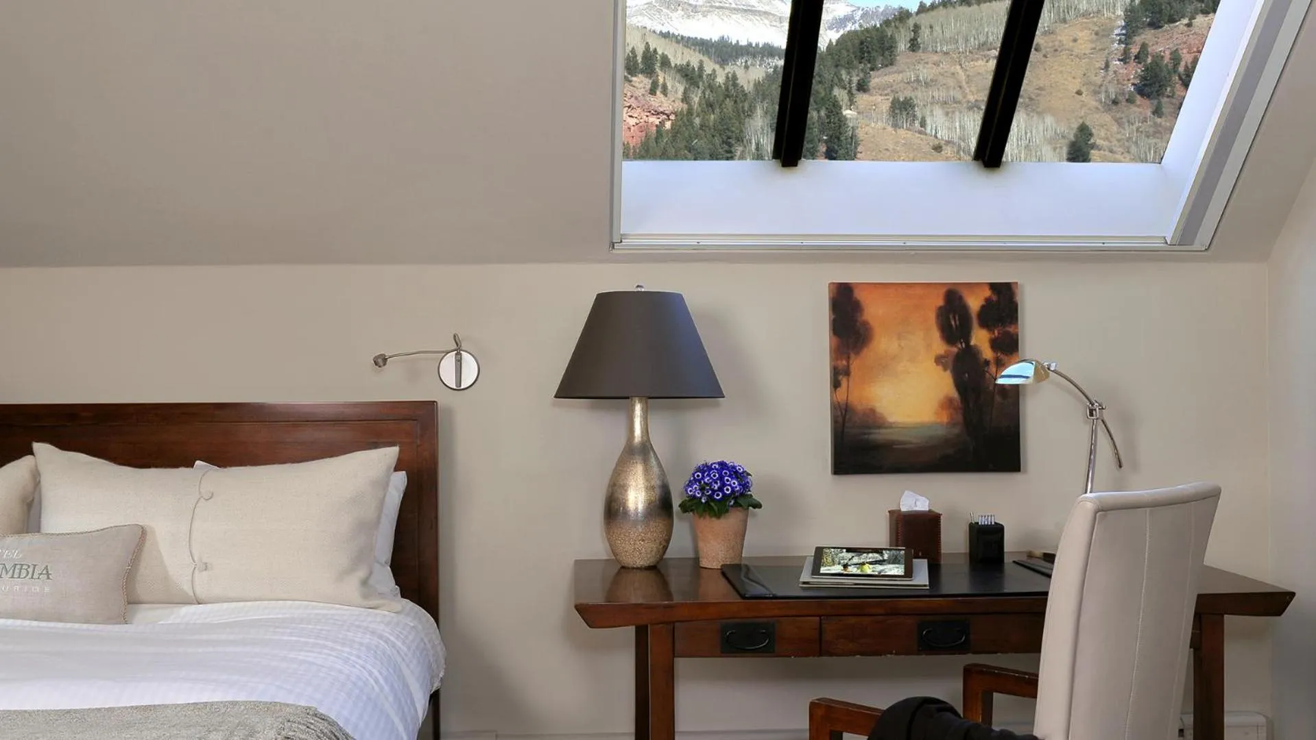 Bed in Hotel Columbia